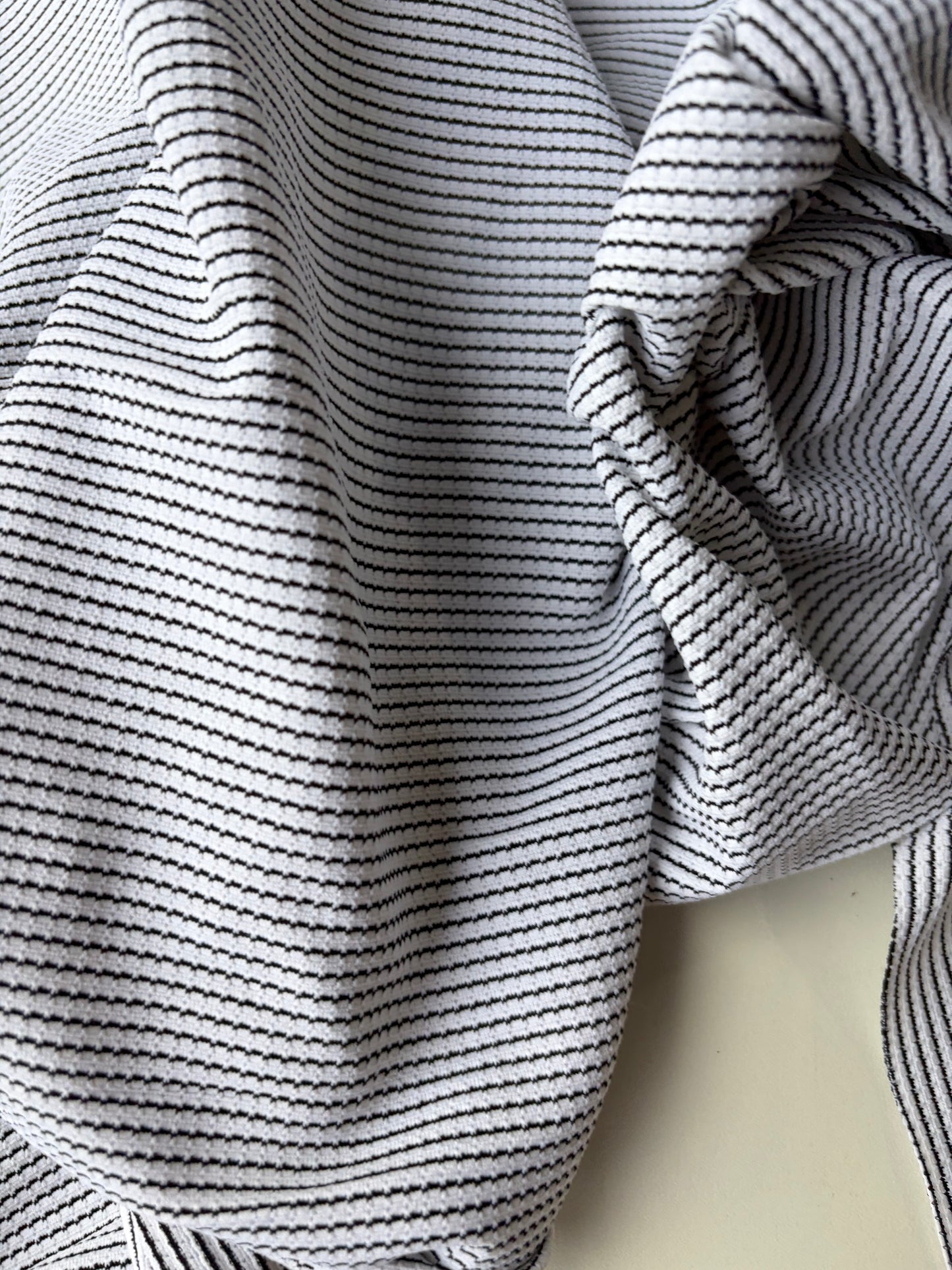 AMI 2.07 white/black striped rib jersey