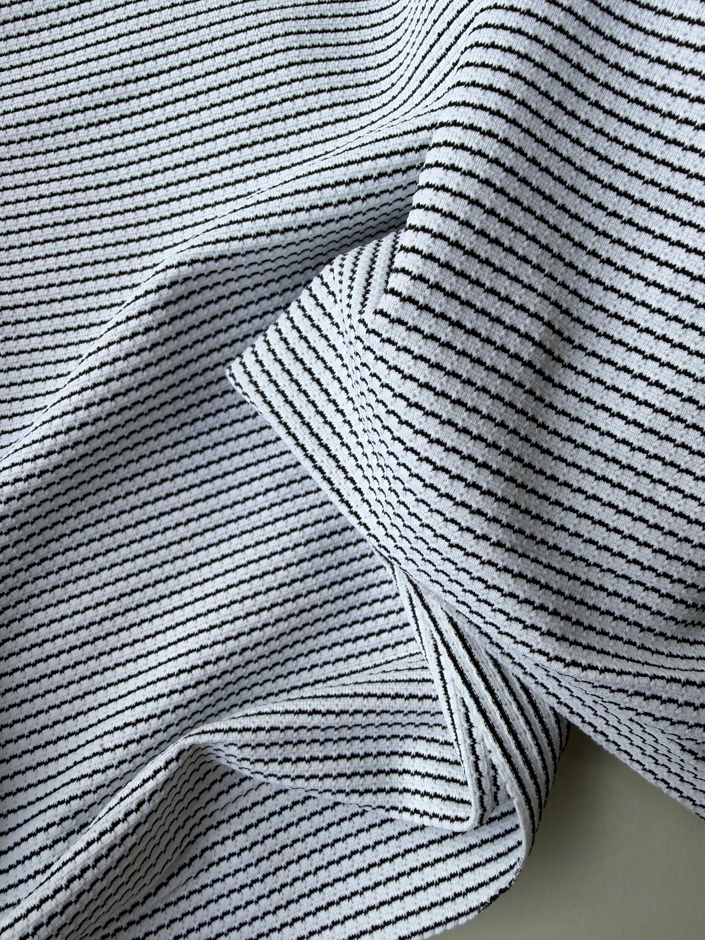 AMI 2.07 white/black striped rib jersey