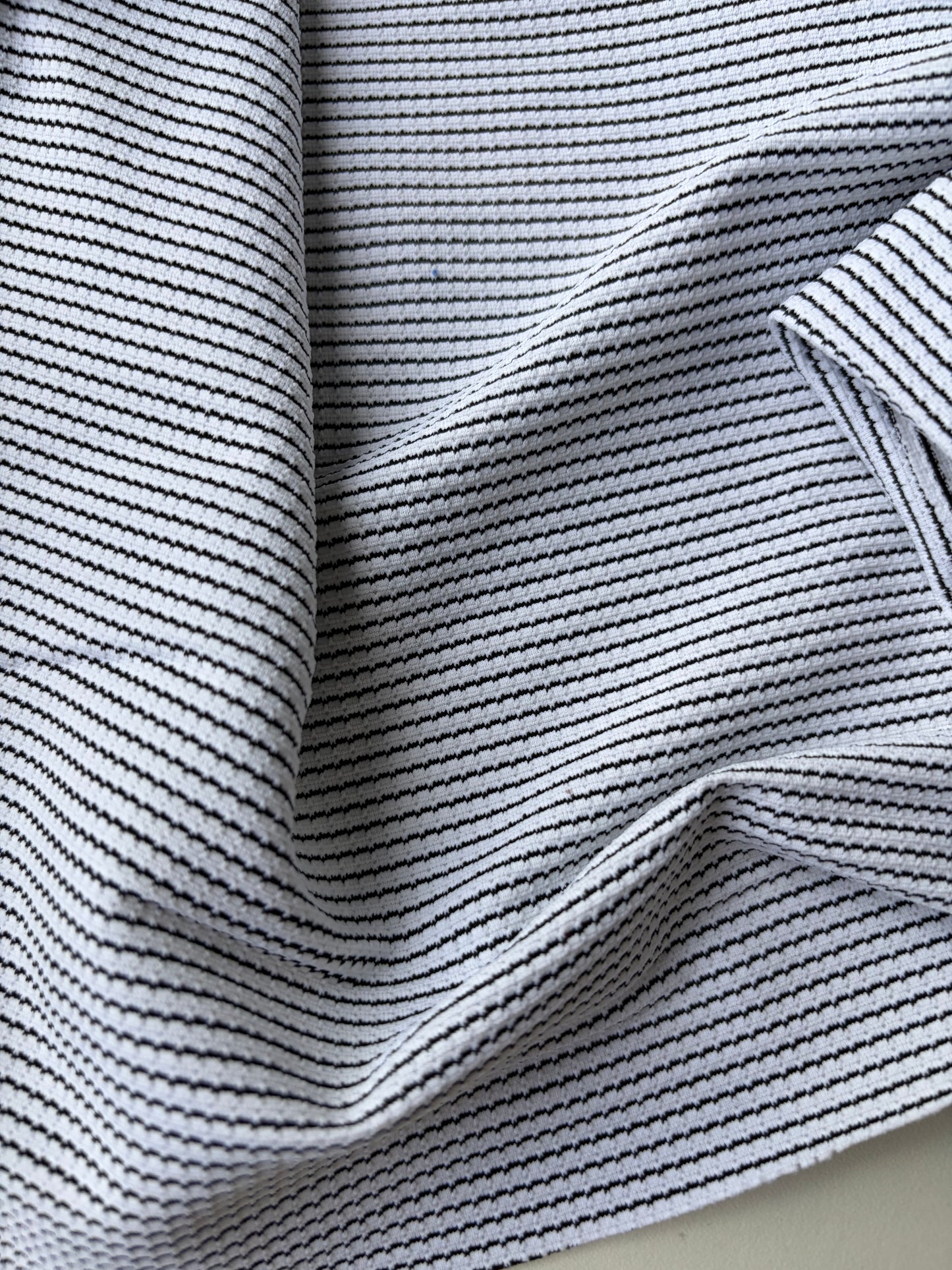AMI 2.07 white/black striped rib jersey
