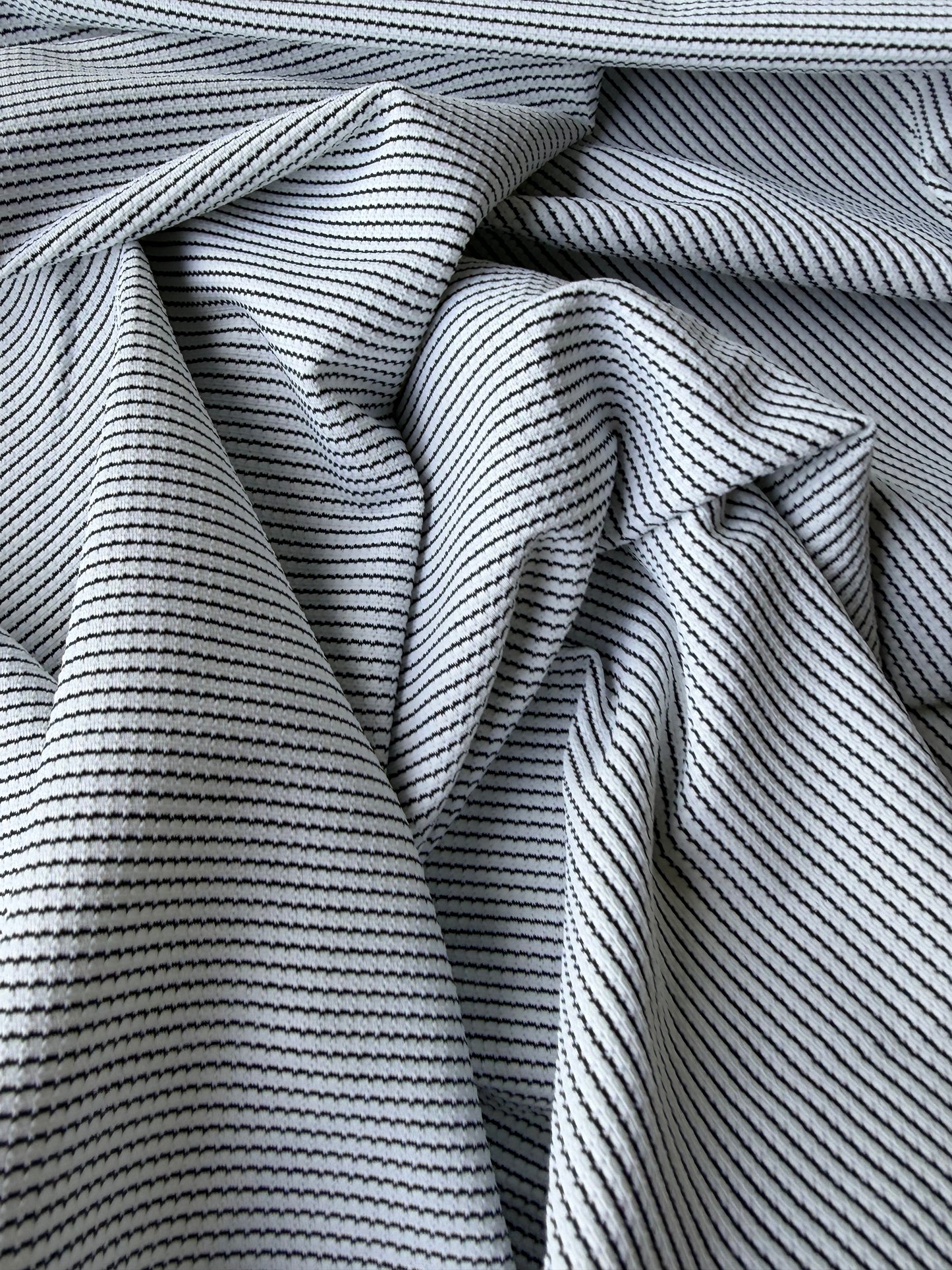 AMI 2.07 white/black striped rib jersey