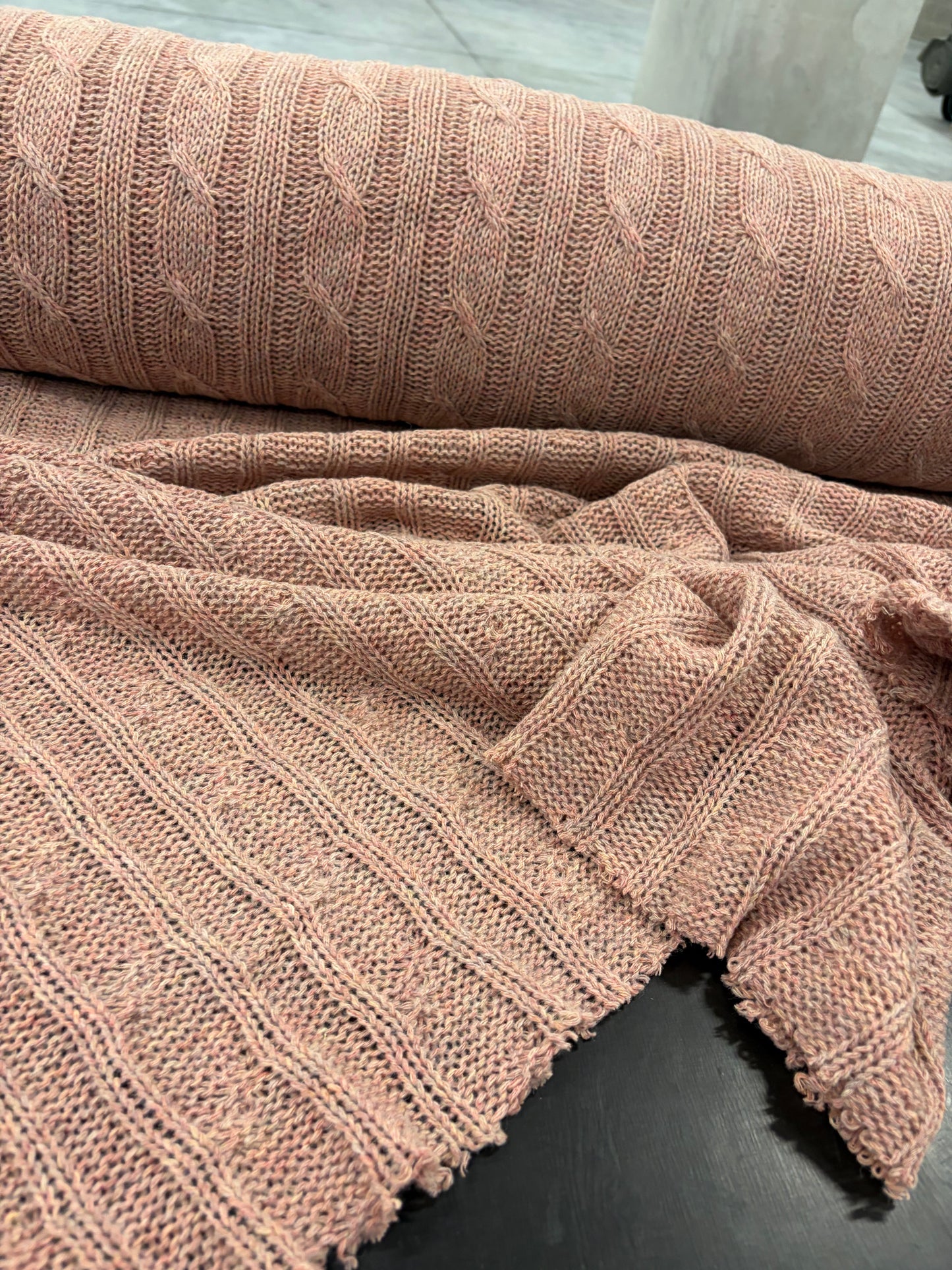 DARIA 015 dusty pink knitted cable 100% wool