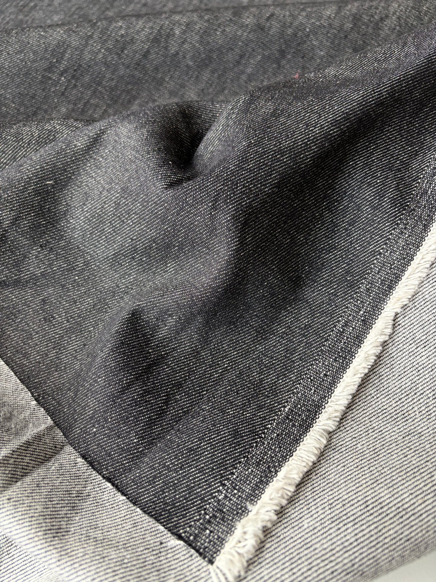 AMI 2.10  indigo raw denim 14 Oz