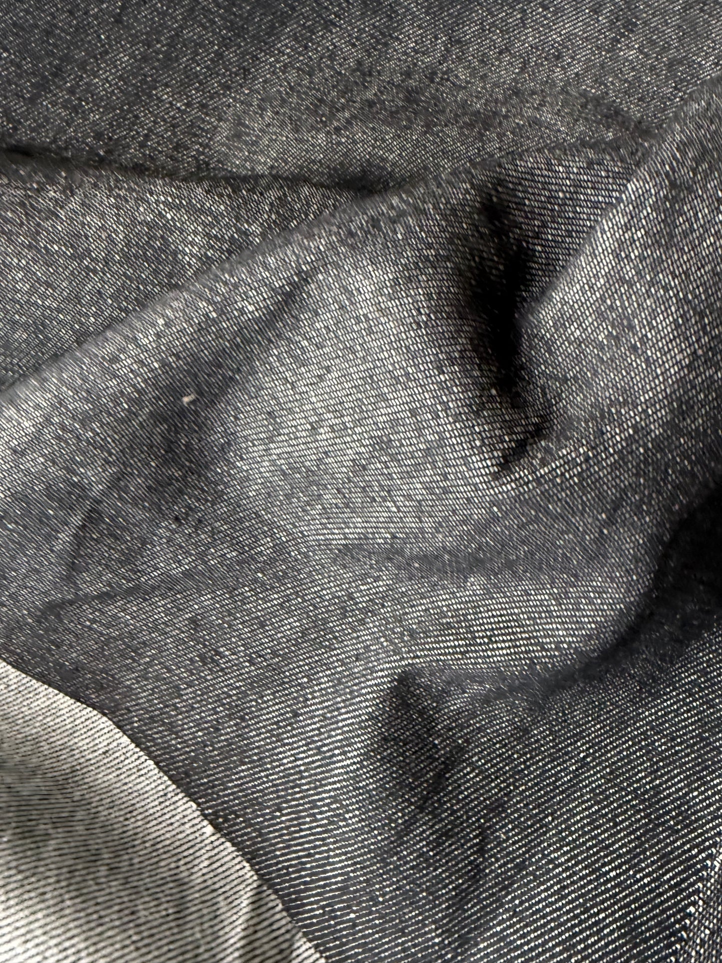 AMI 2.10  indigo raw denim 14 Oz
