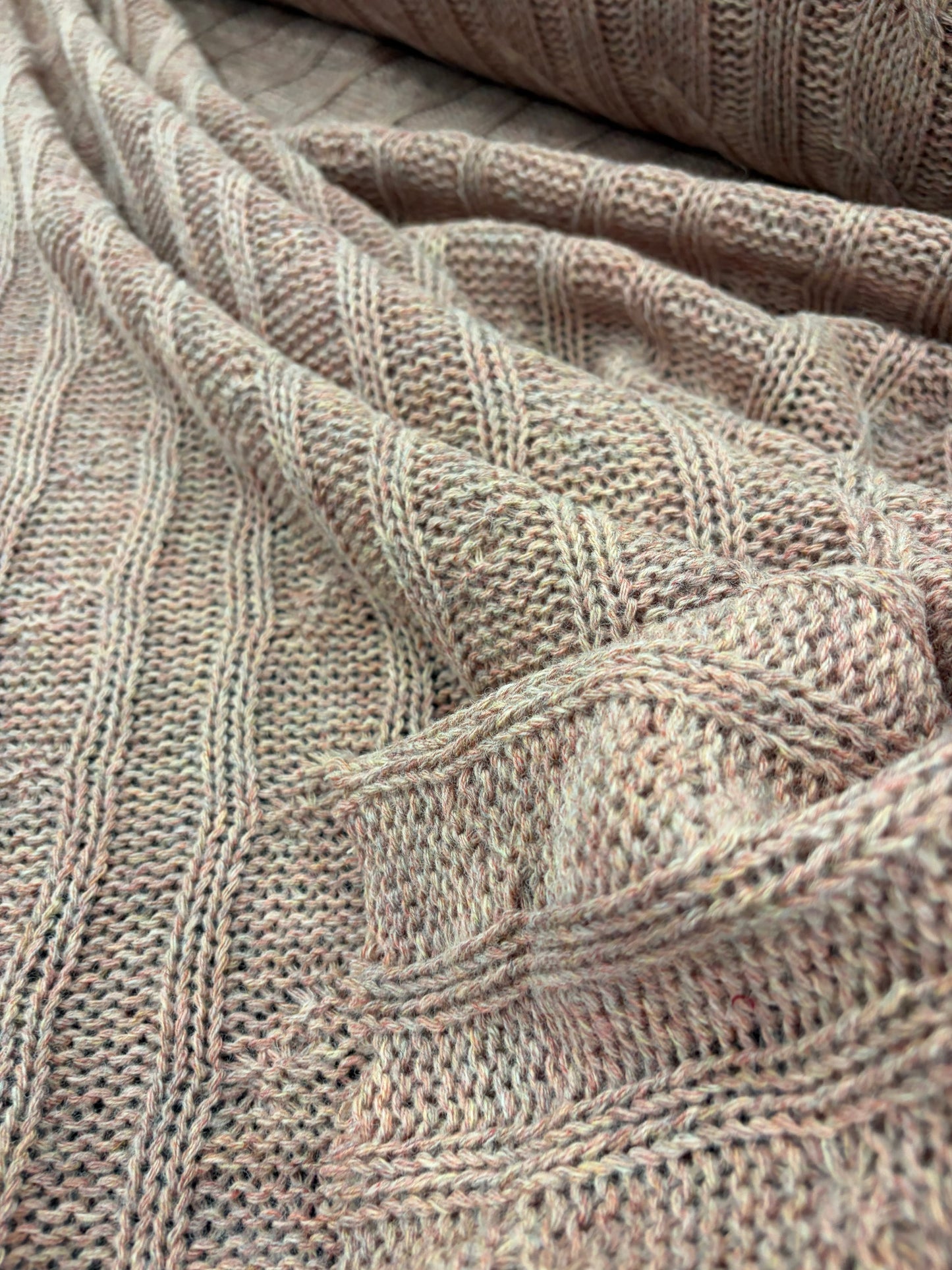 DARIA 015 dusty pink knitted cable 100% wool