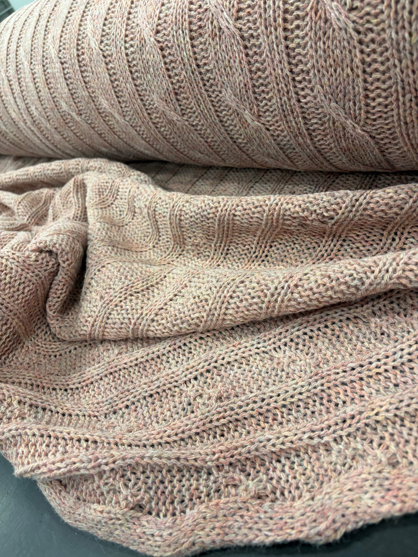 DARIA 015 dusty pink knitted cable 100% wool