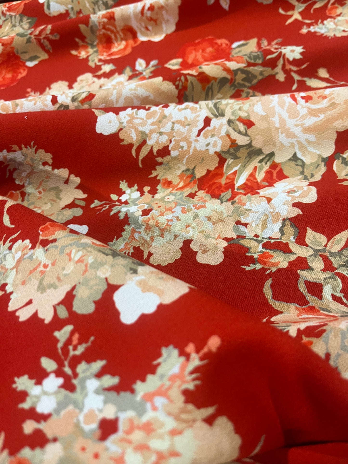 G03 Mattia crêpe viscose red roses