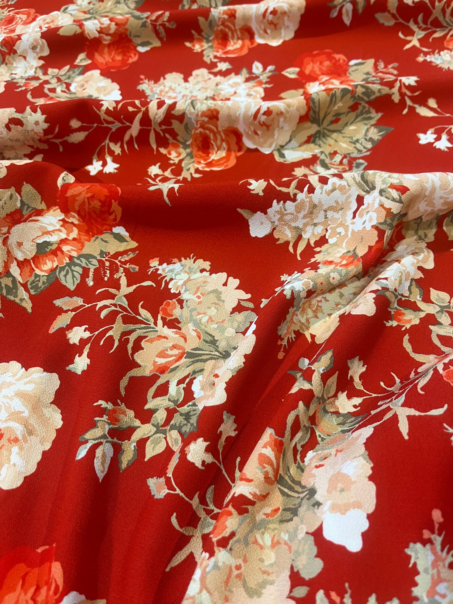 G03 Mattia crêpe viscose red roses