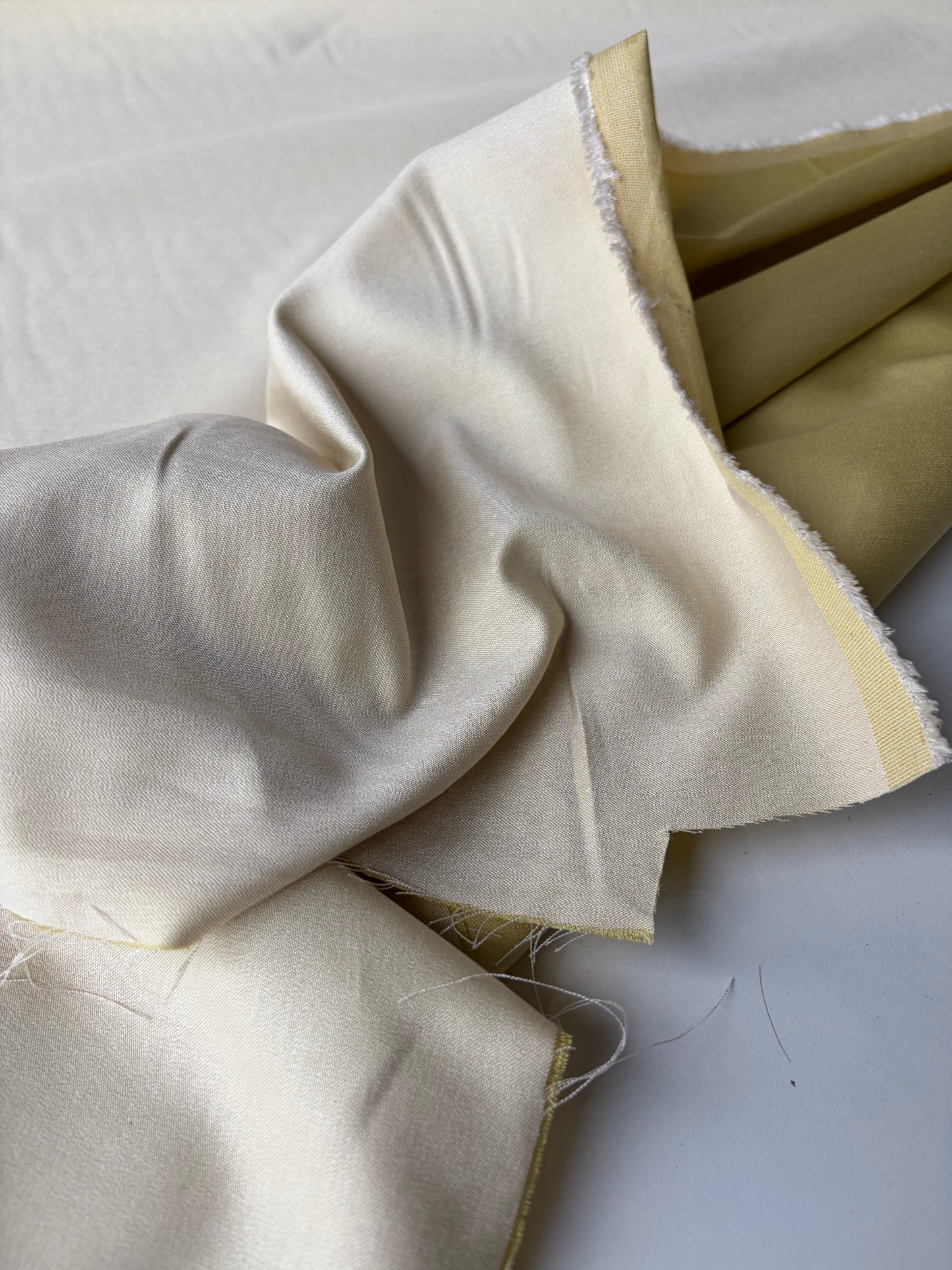 AMI 2.12 banana puree stretch suiting fabric