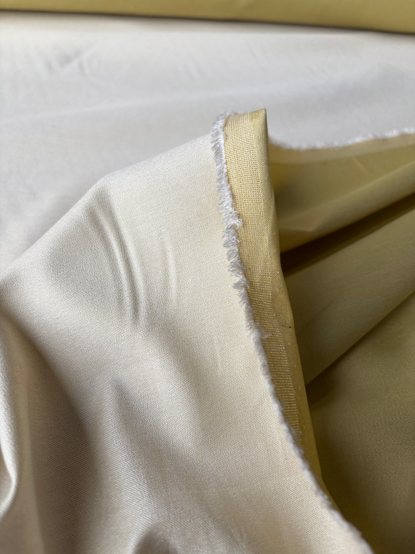 AMI 2.12 banana puree stretch suiting fabric