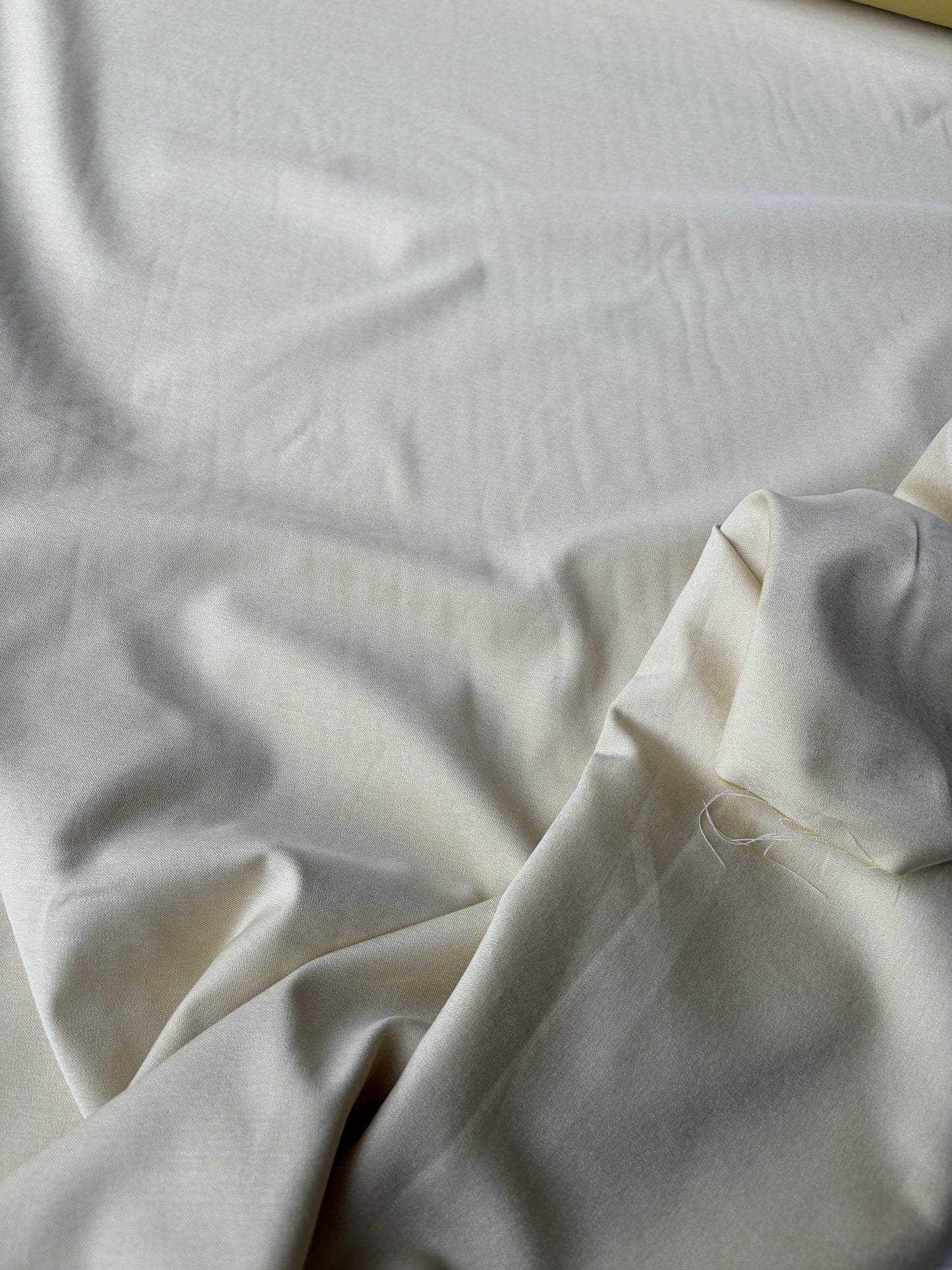 AMI 2.12 banana puree stretch suiting fabric