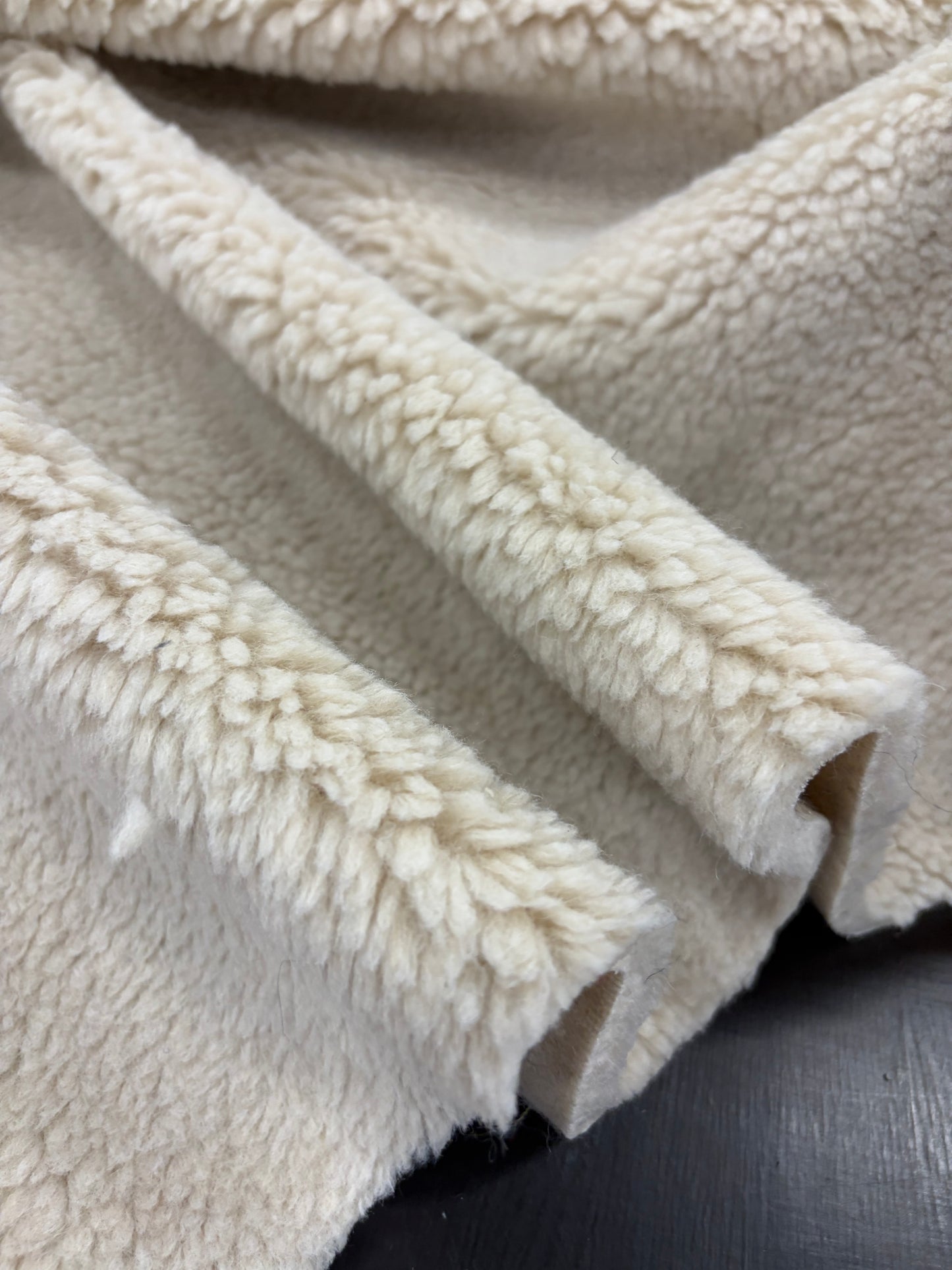 DARIA 024 soft bouclette with wool ecru