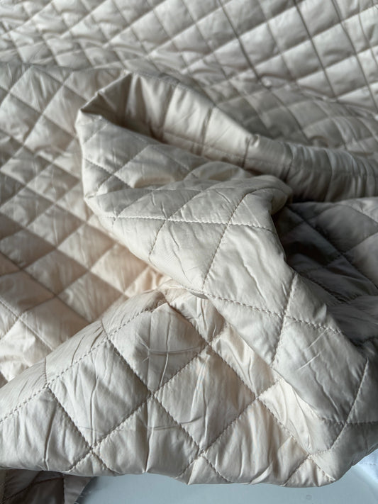 STAN 057 light quilted fabric cream