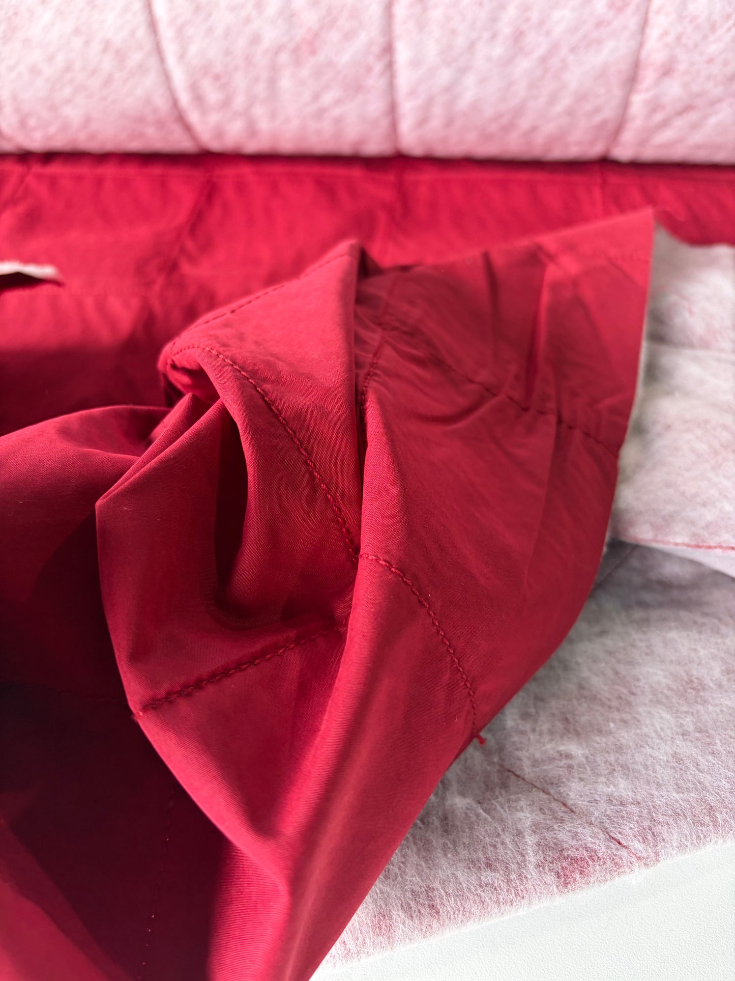 STAN 060 light quilted fabric red