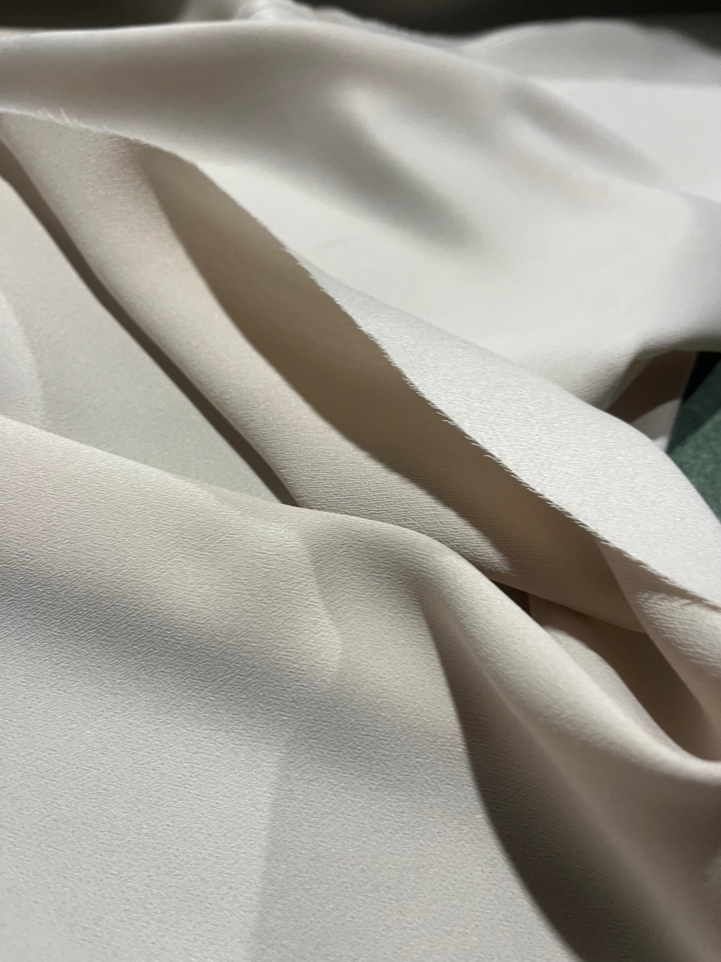 ALBA 004 crêpe envers satin cream