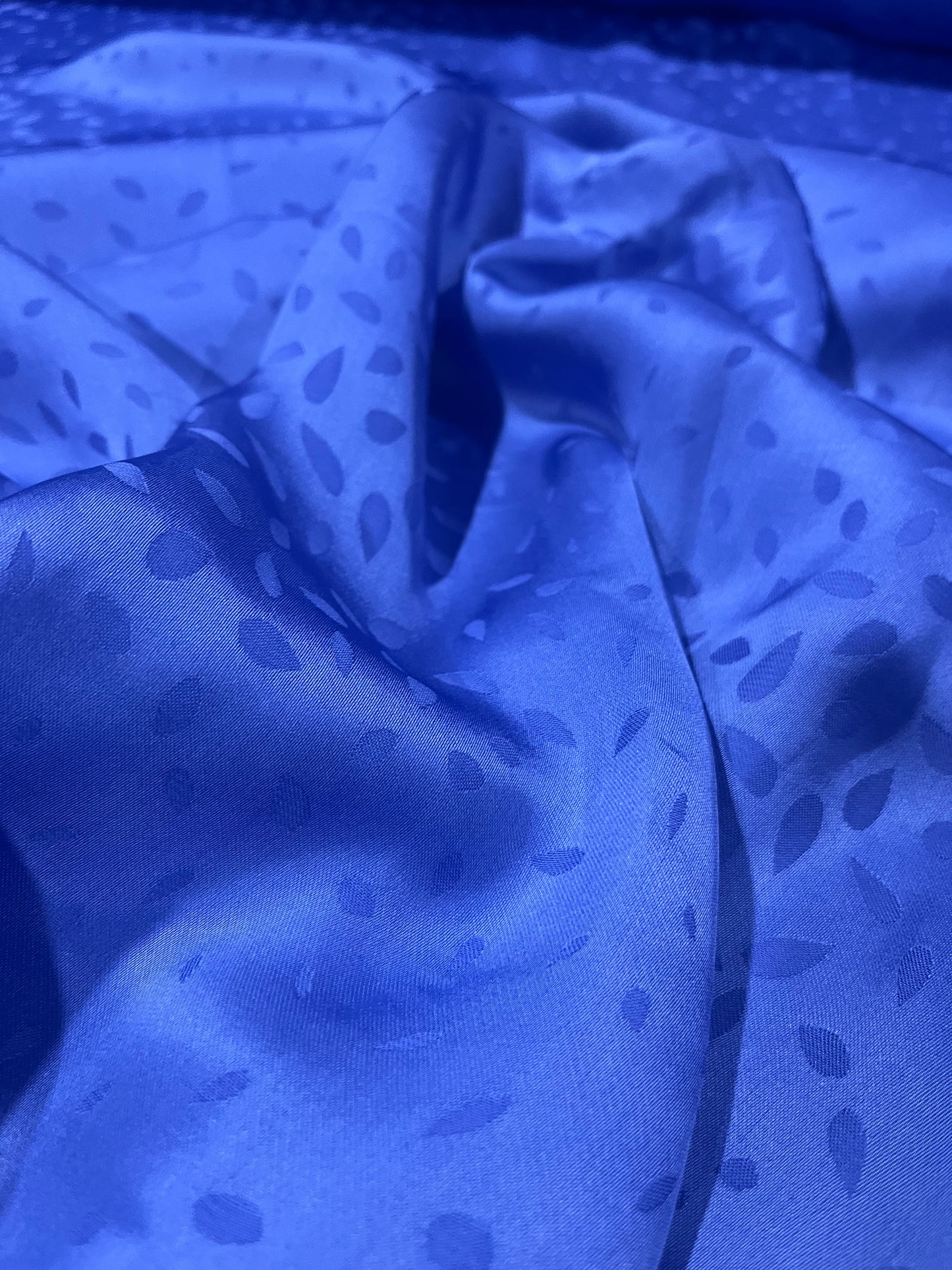 G01 Viscose light jacquard royal blue