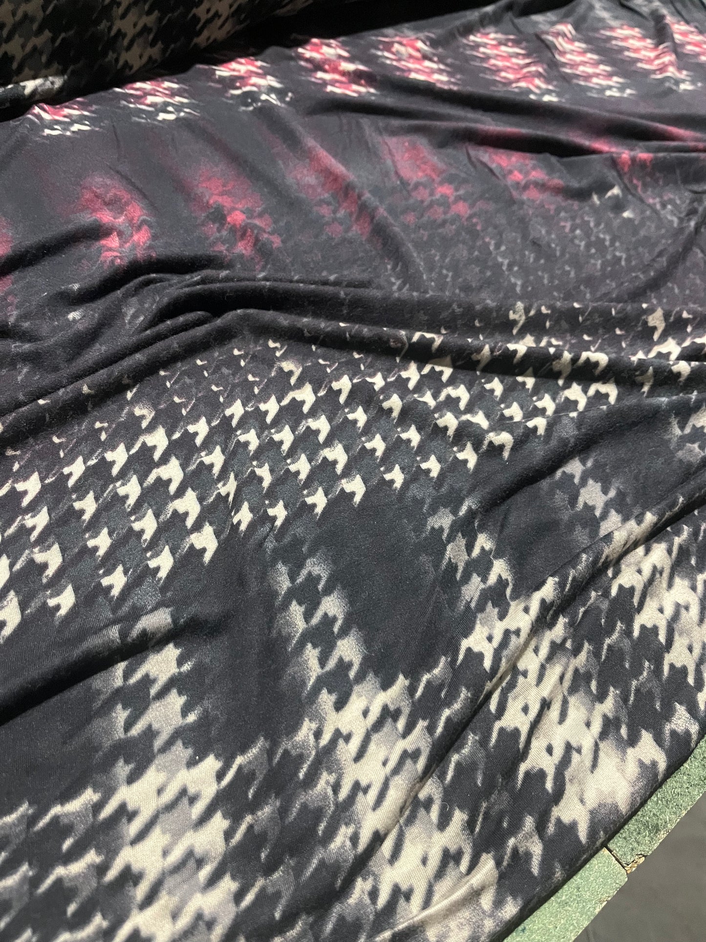 ALBA 006 jersey viscose dogtooth