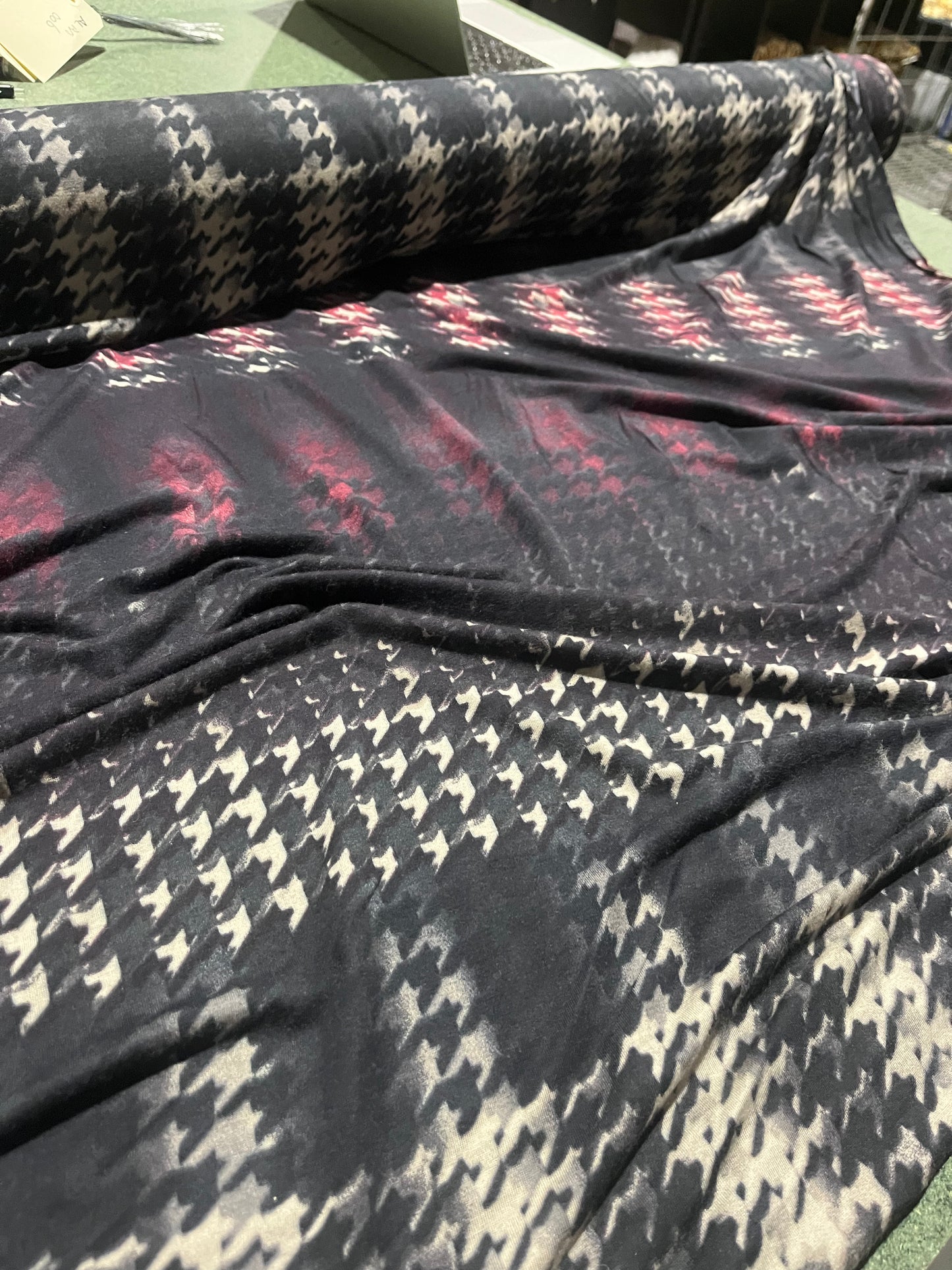 ALBA 006 jersey viscose dogtooth