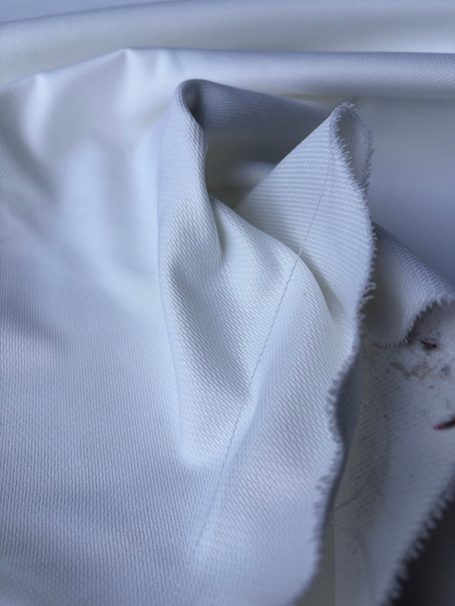 AMI 2.29 white midweight structured cotton