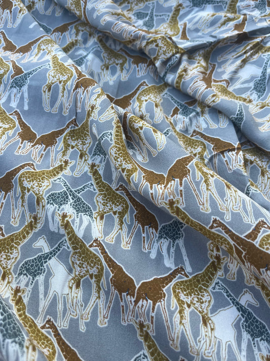 RW 055 viscose satin "giraffe on tour"