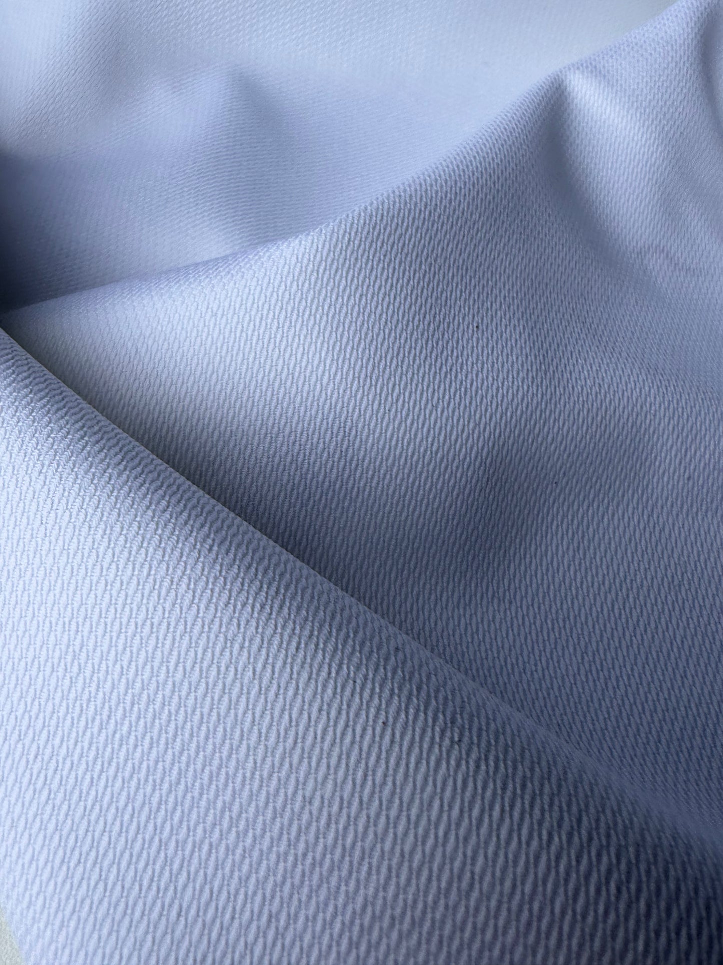 AMI 2.29 white midweight structured cotton