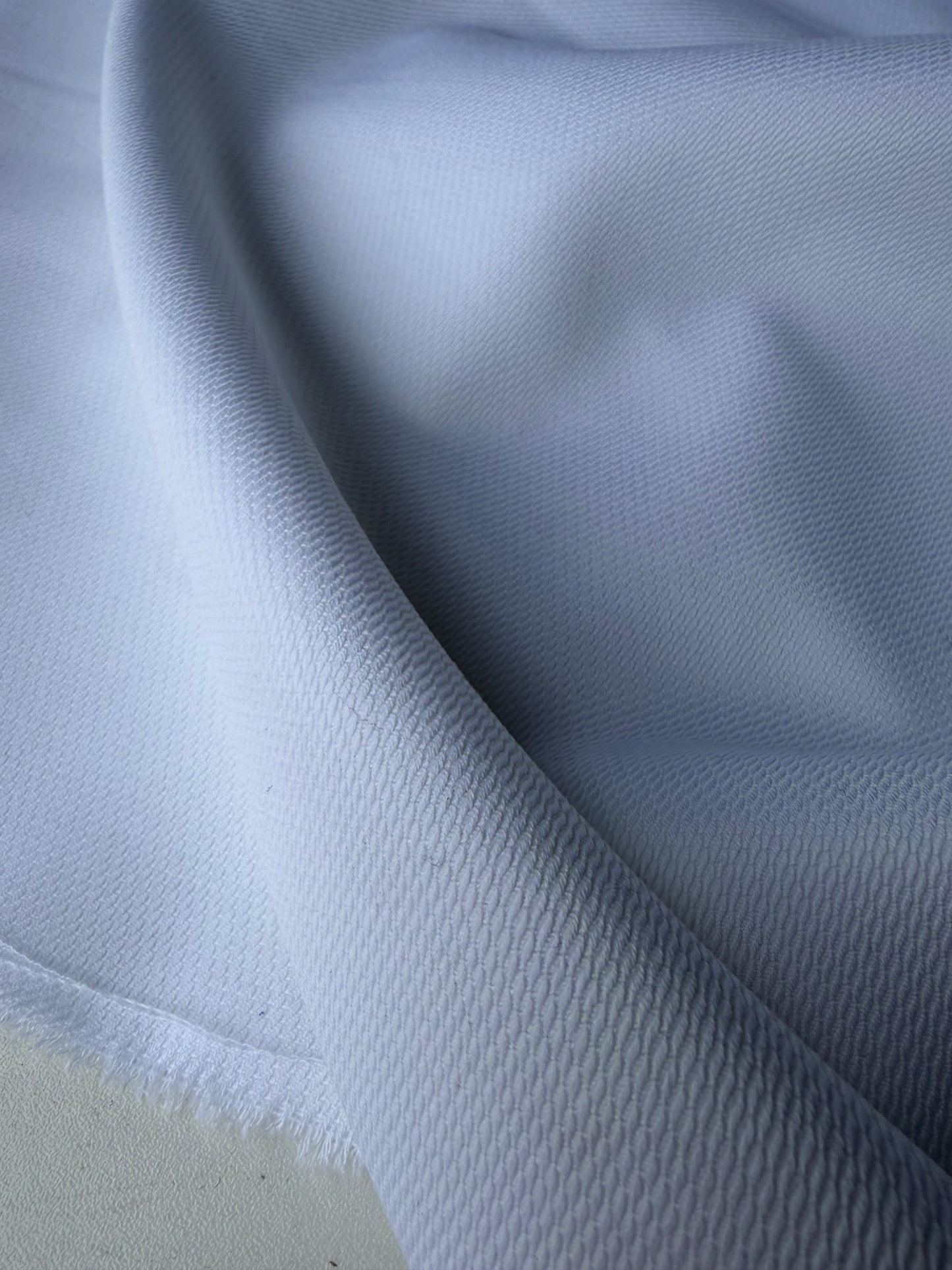 AMI 2.29 white midweight structured cotton