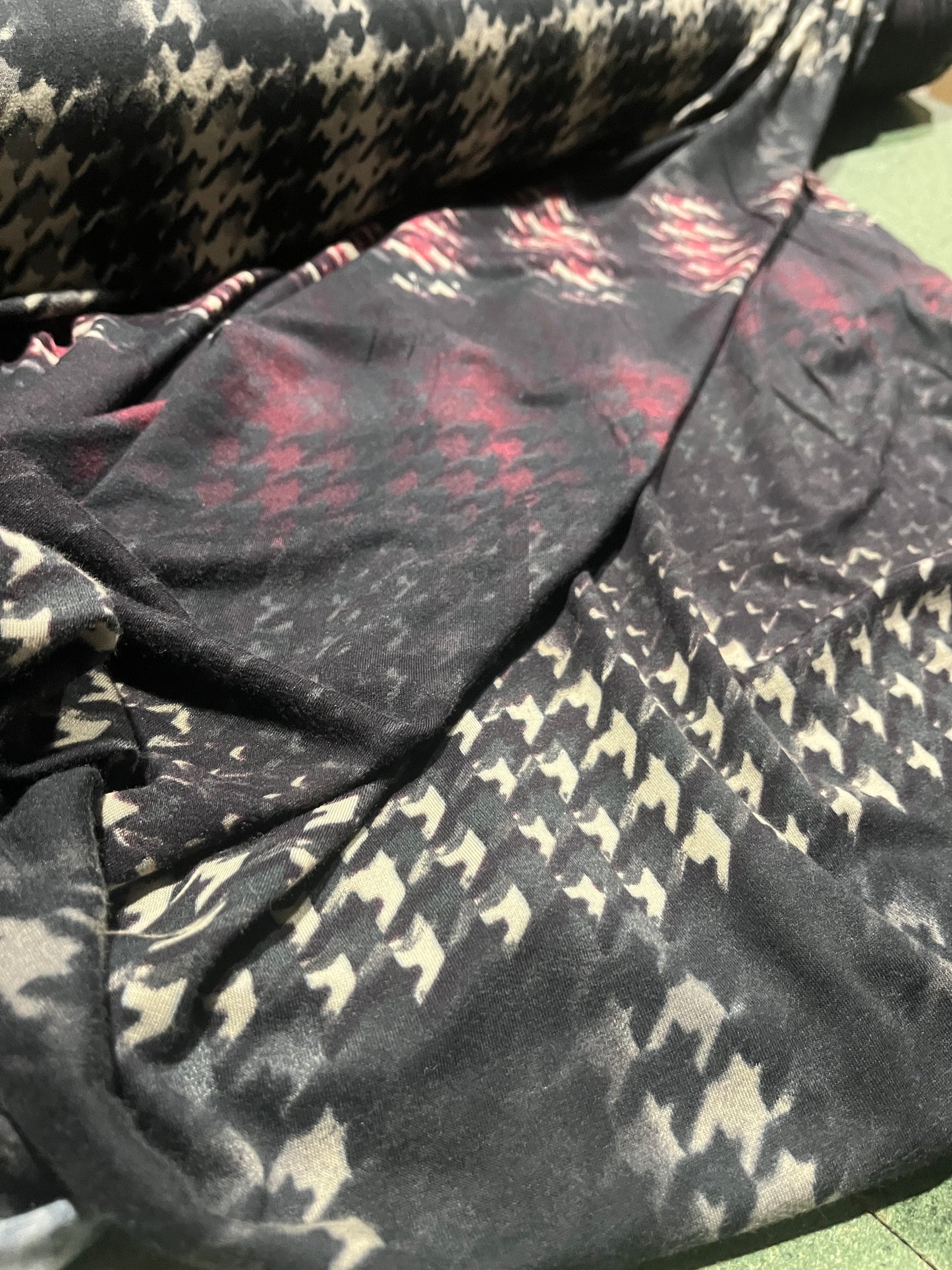 ALBA 006 jersey viscose dogtooth