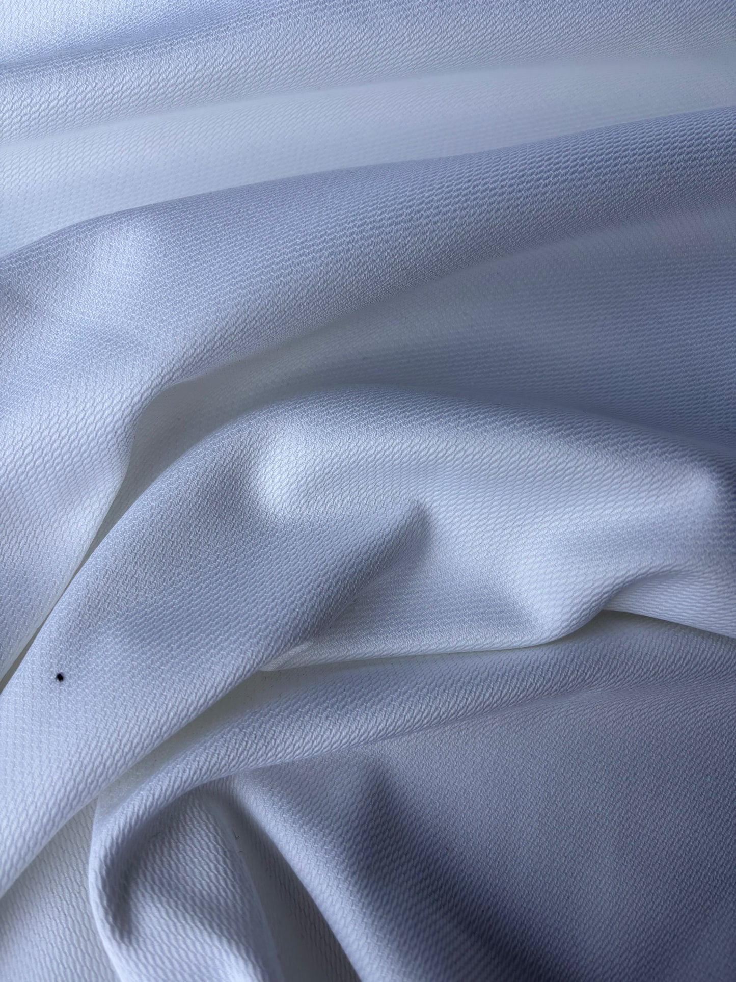AMI 2.29 white midweight structured cotton