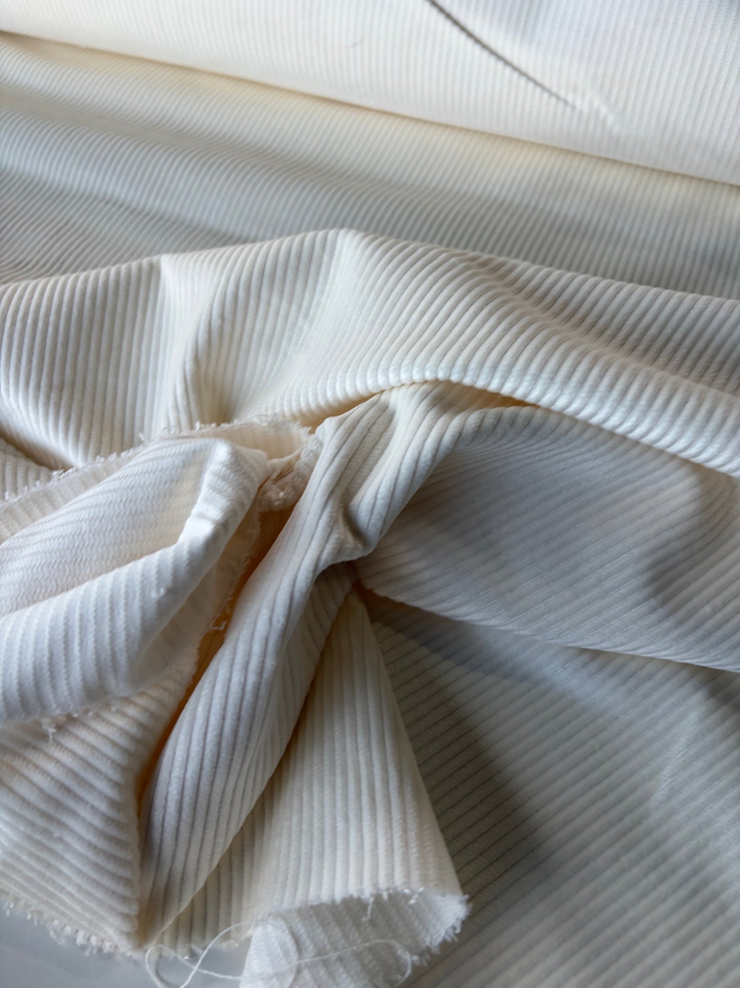 STAN 042 regular corduroy stretch off-white