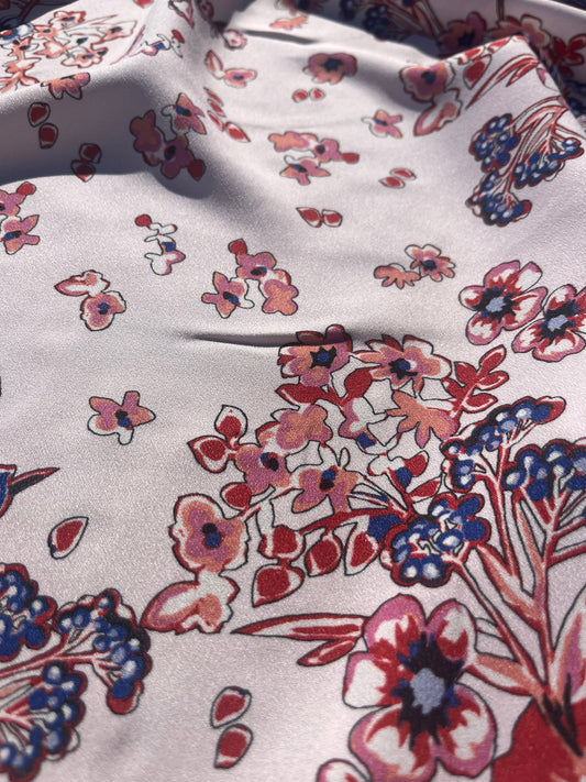 RW 061 viscose crêpe with fresh flower print