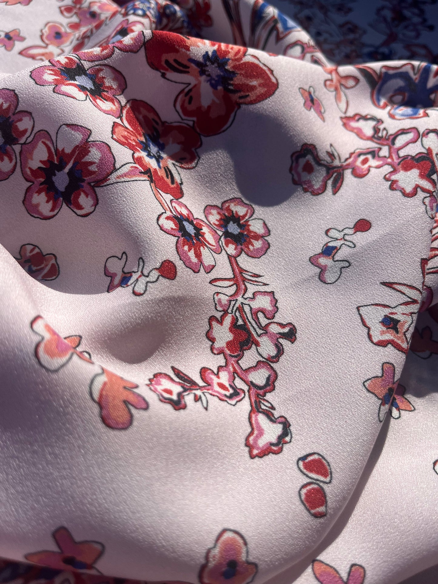 RW 061 viscose crêpe with fresh flower print