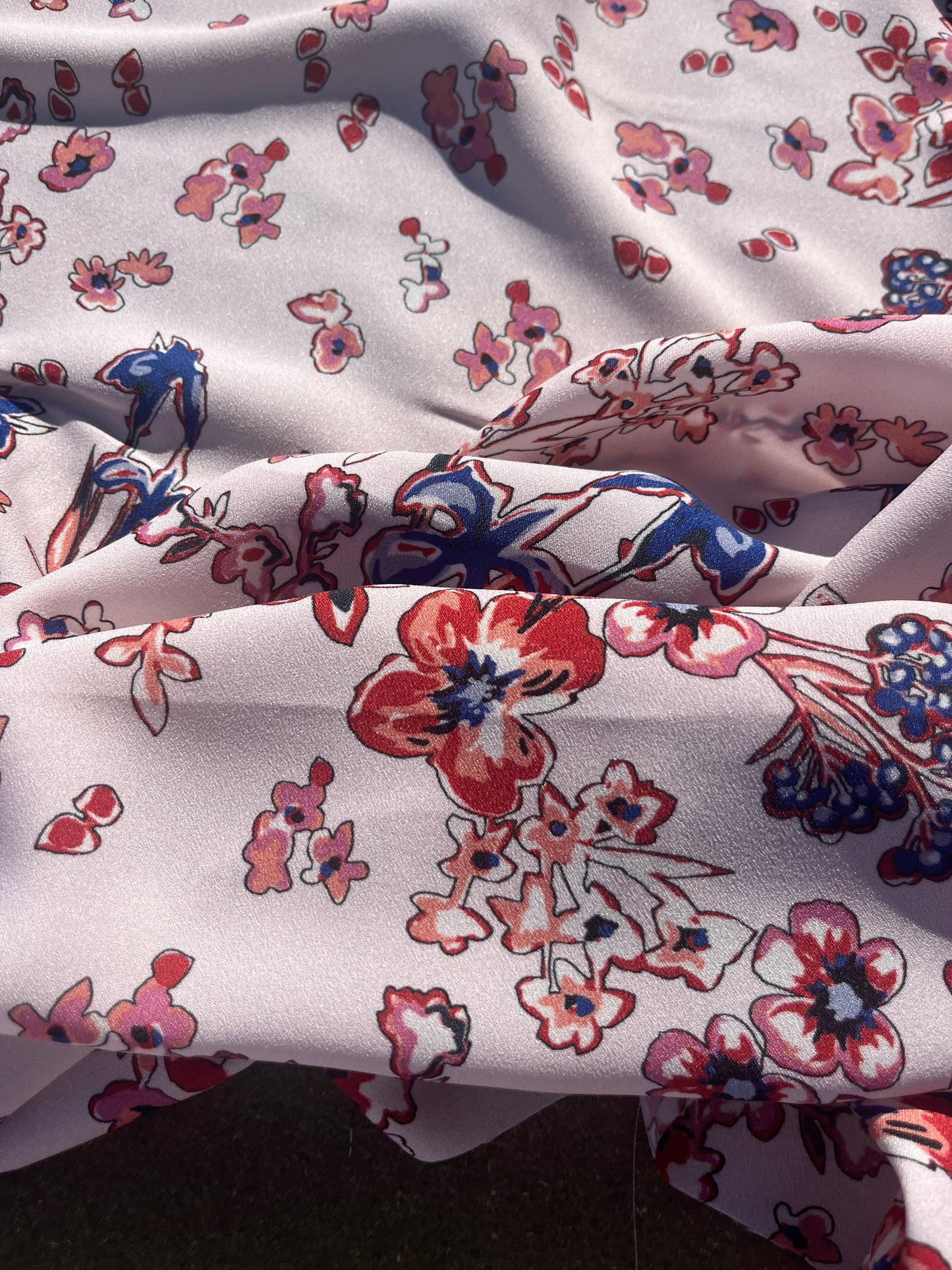 RW 061 viscose crêpe with fresh flower print