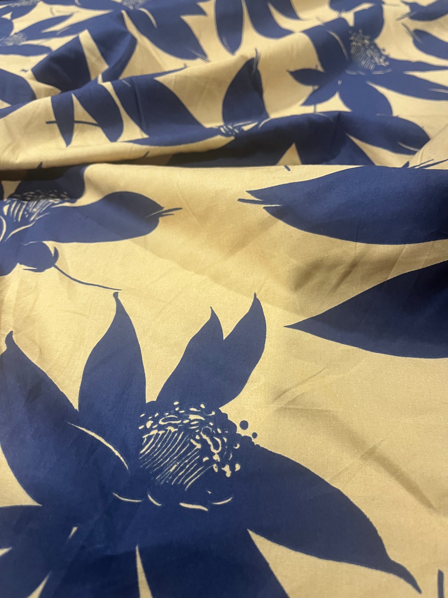 B01 cotton camel/navy flowers