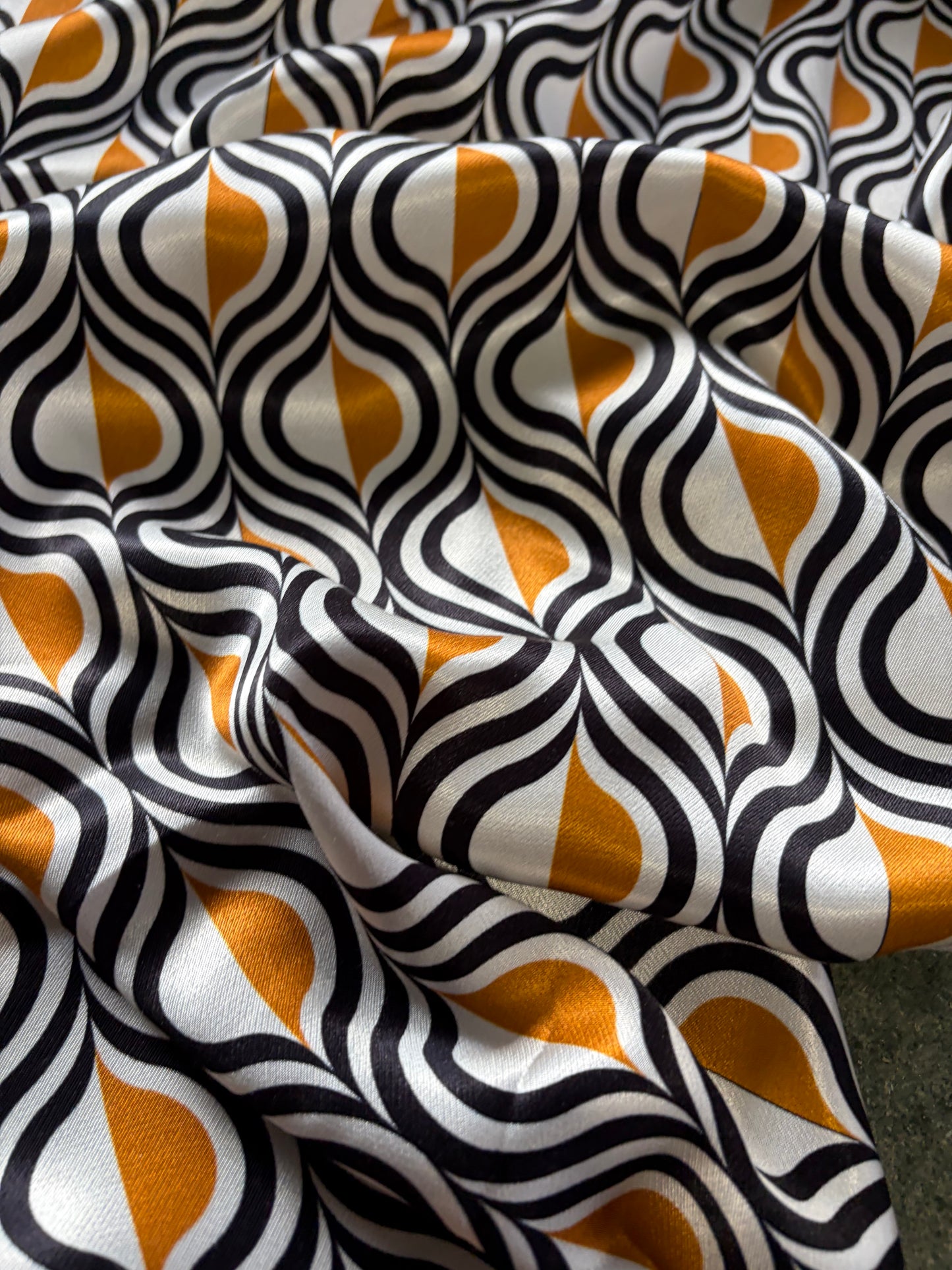 APU 003 cognac/white/black geo print viscose satin