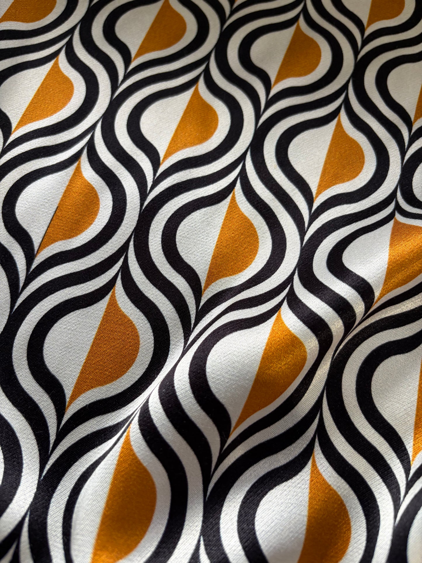 APU 003 cognac/white/black geo print viscose satin