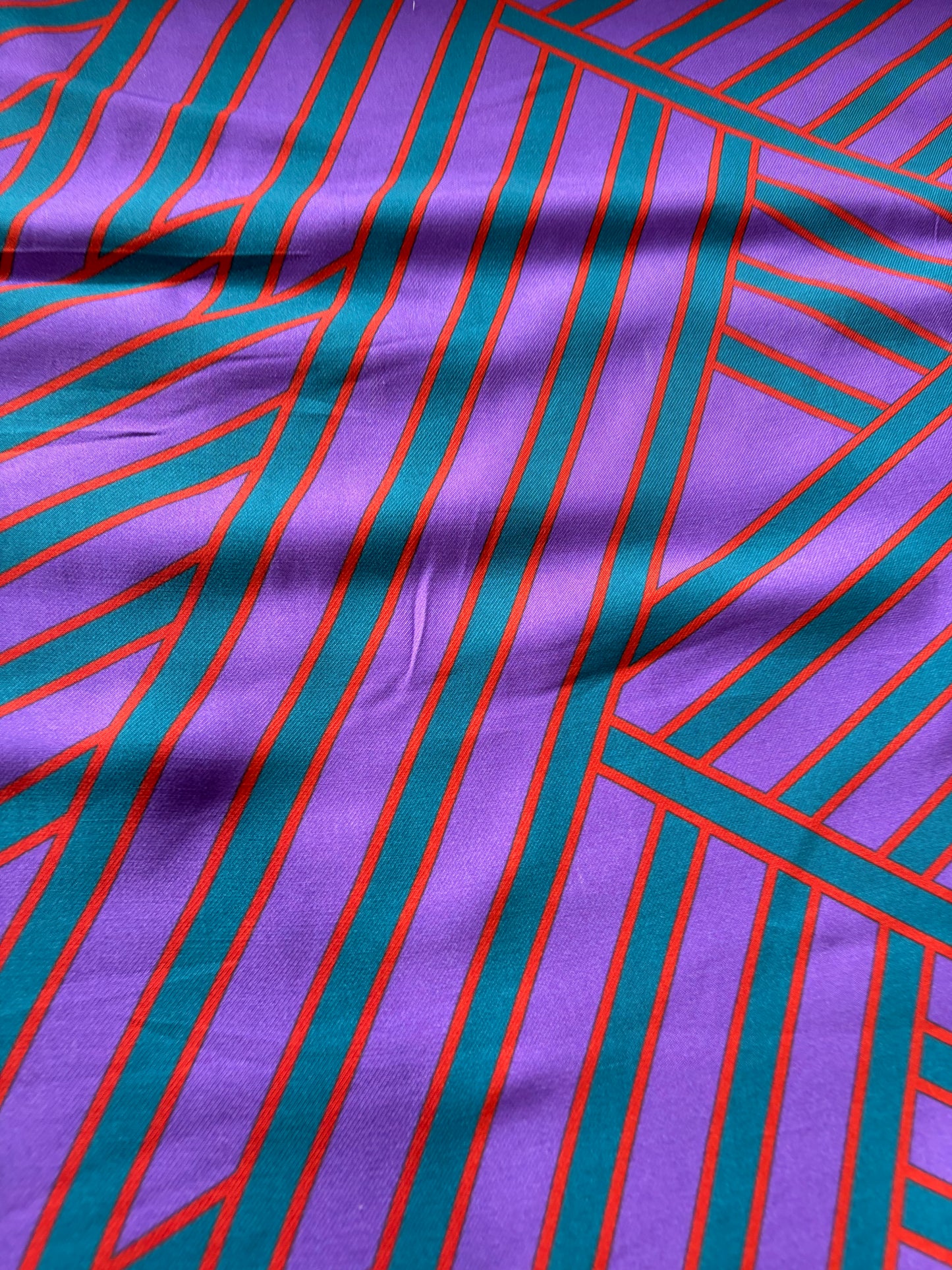 APU 005 purple/green geo print viscose twill
