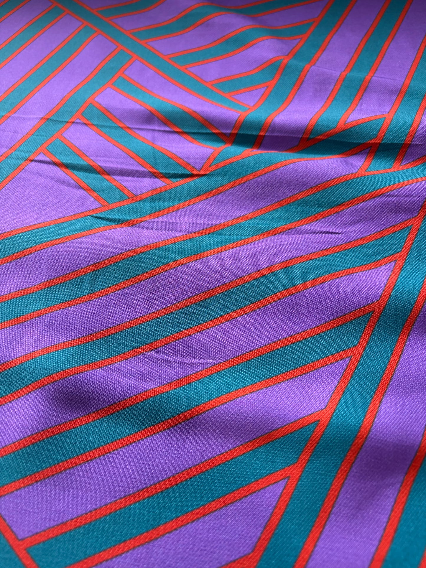 APU 005 purple/green geo print viscose twill