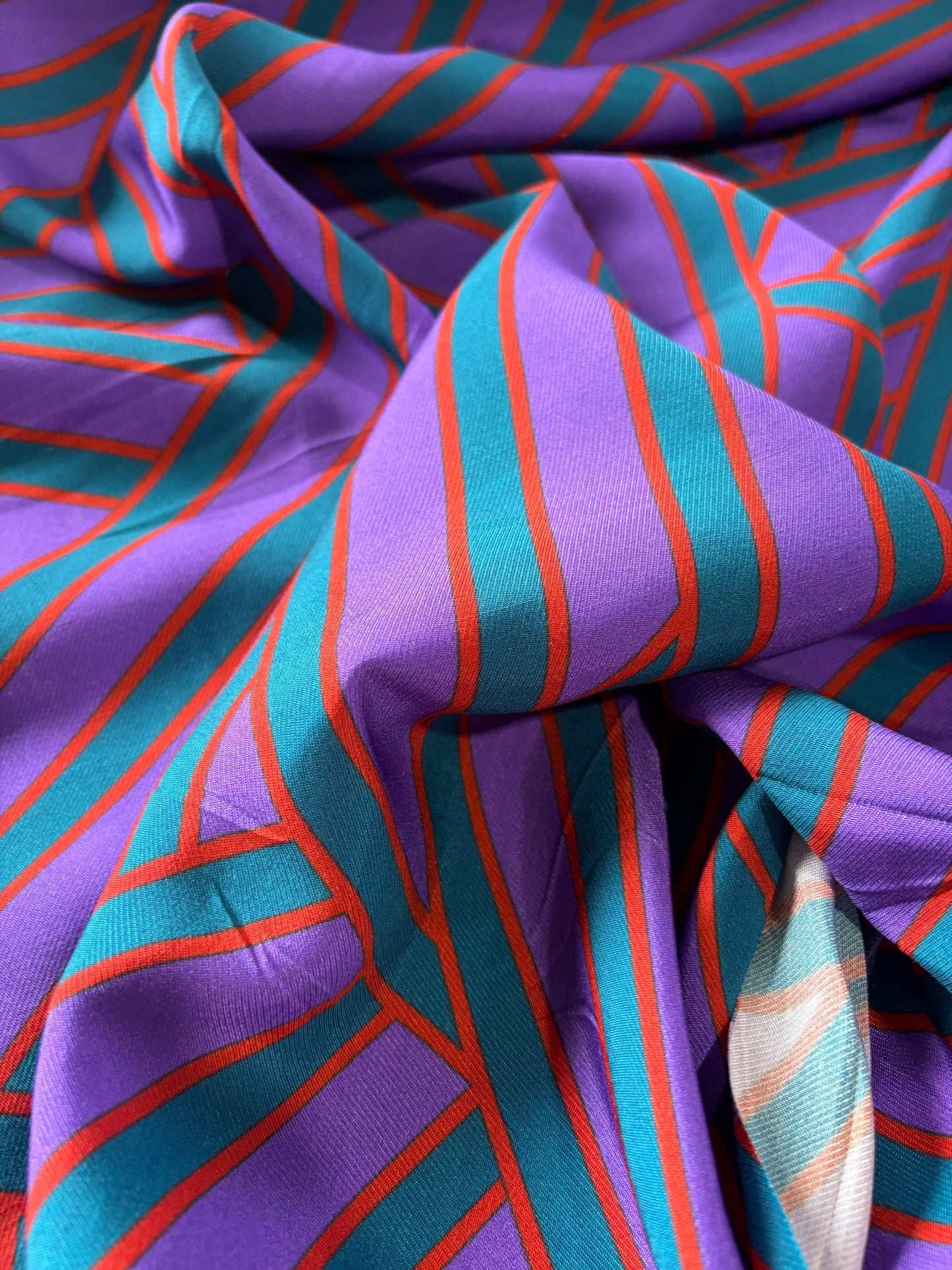 APU 005 purple/green geo print viscose twill