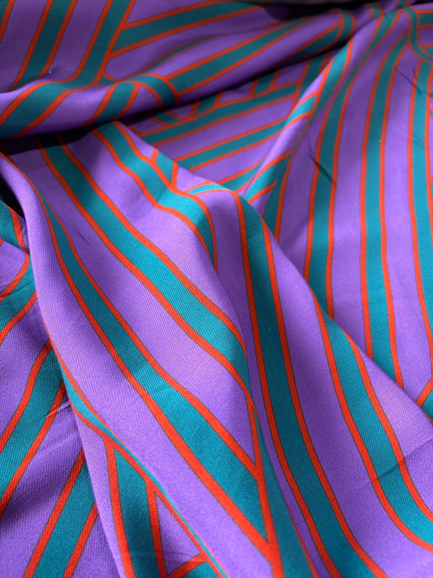 APU 005 purple/green geo print viscose twill