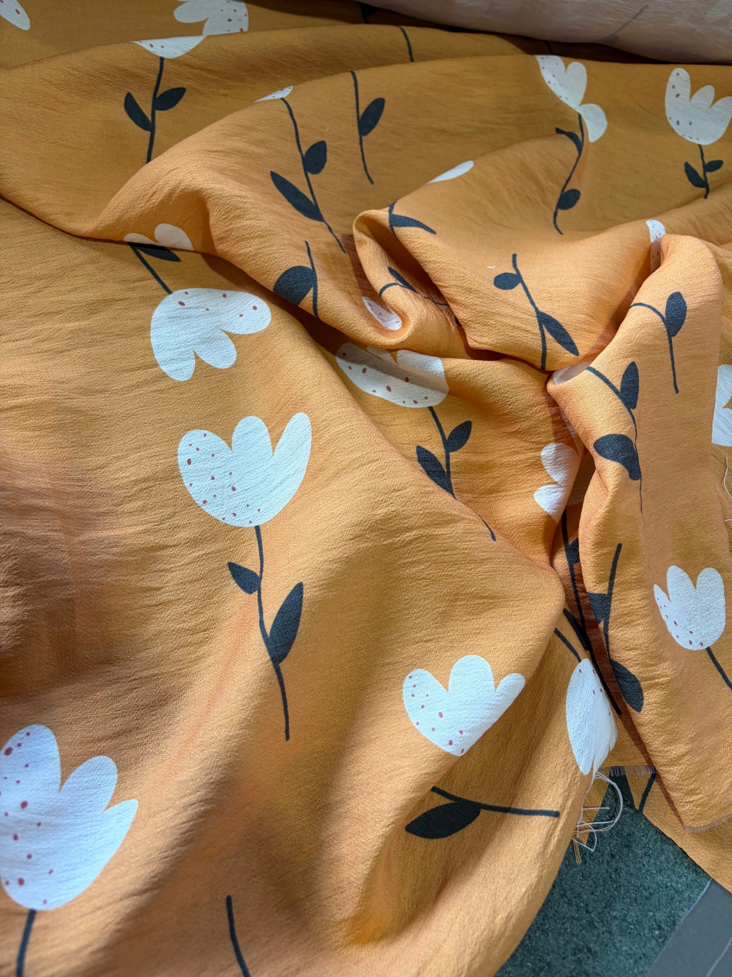 APU 006 soft yellow floral viscose crêpe print