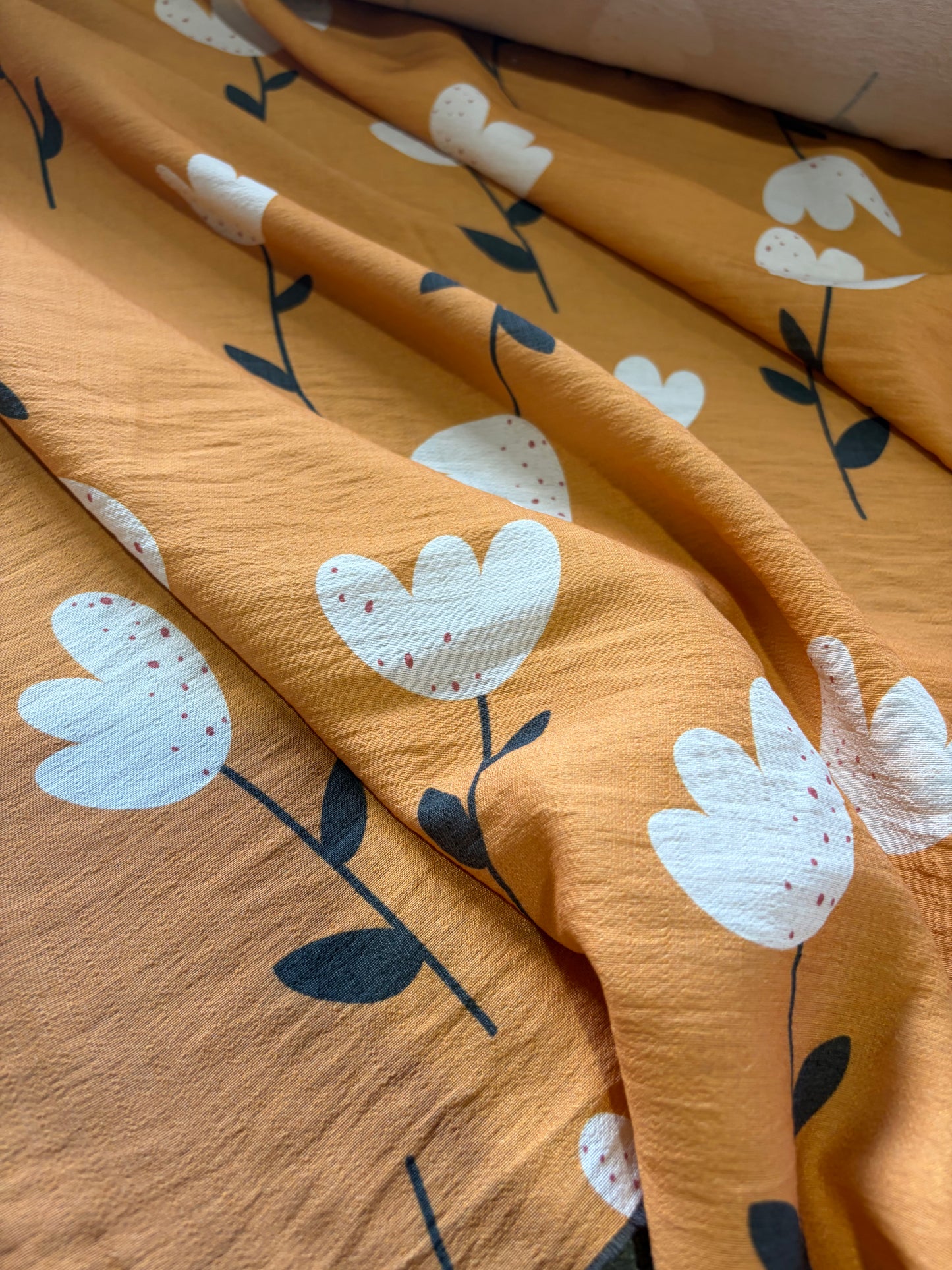 APU 006 soft yellow floral viscose crêpe print