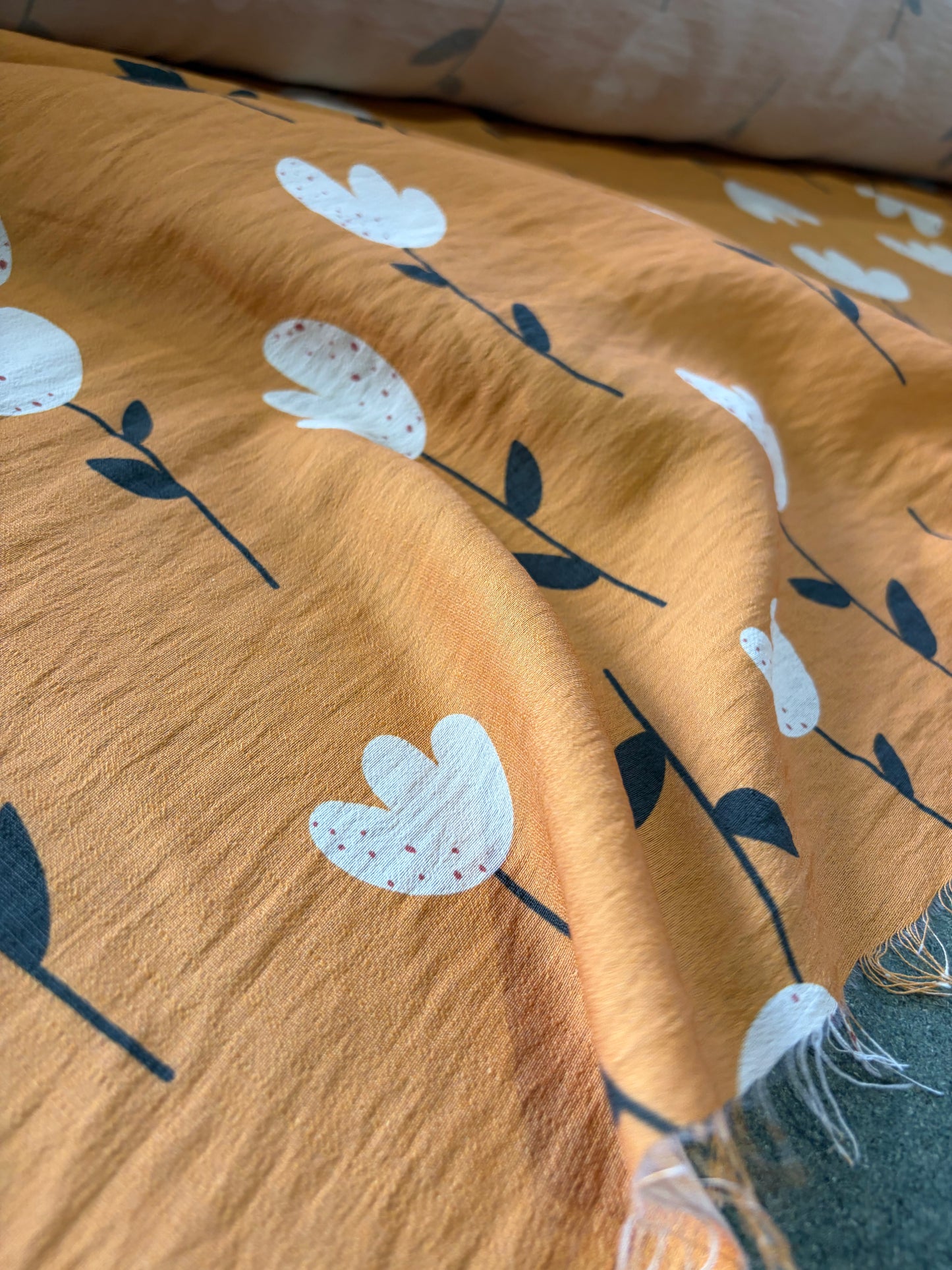 APU 006 soft yellow floral viscose crêpe print
