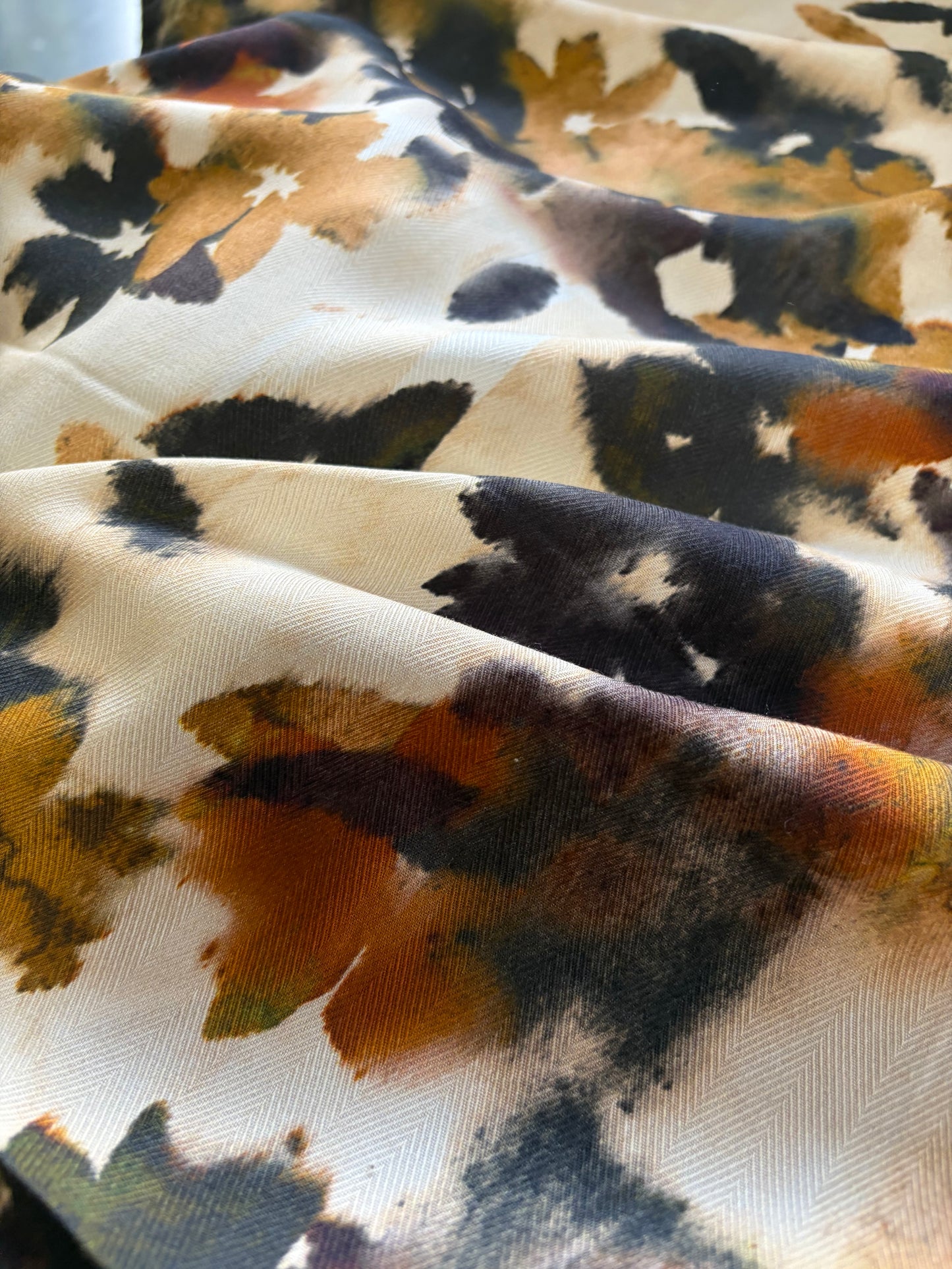APU 008 watery autumn flowers heavy viscose chevron