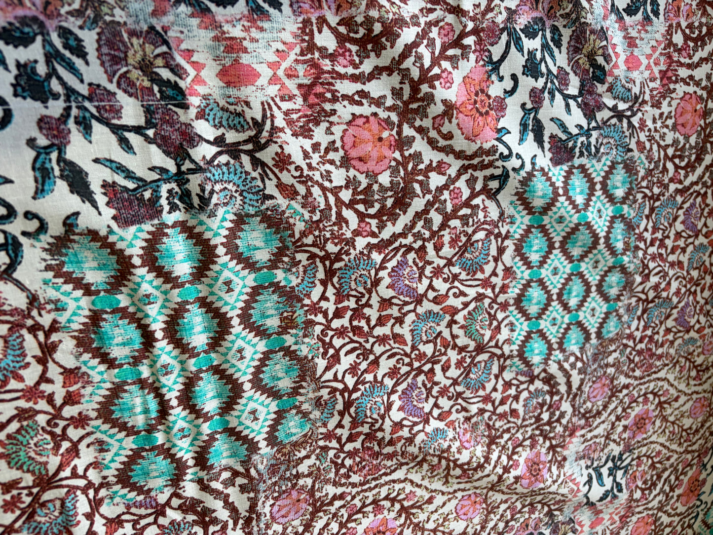 APU 010 patchwork/indian flowers cotton voile