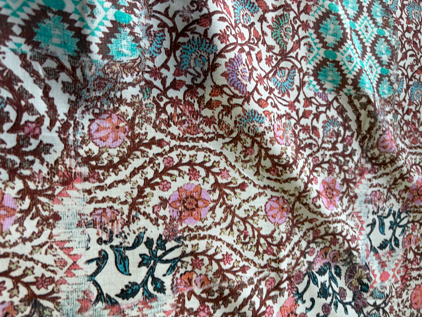 APU 010 patchwork/indian flowers cotton voile