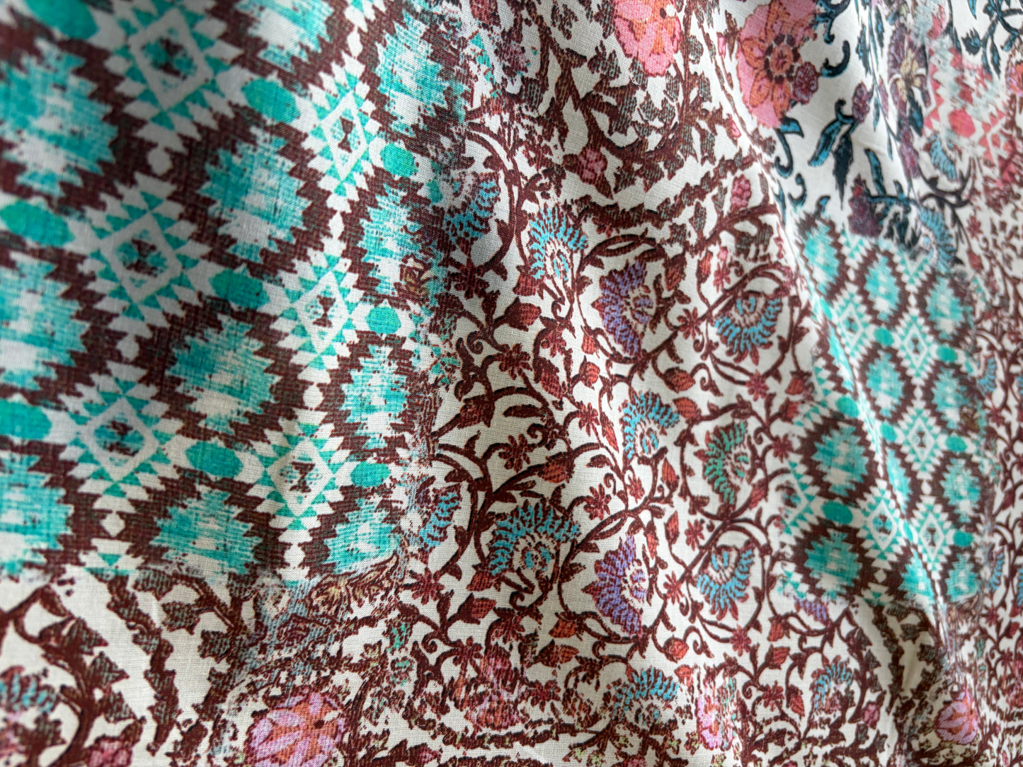 APU 010 patchwork/indian flowers cotton voile