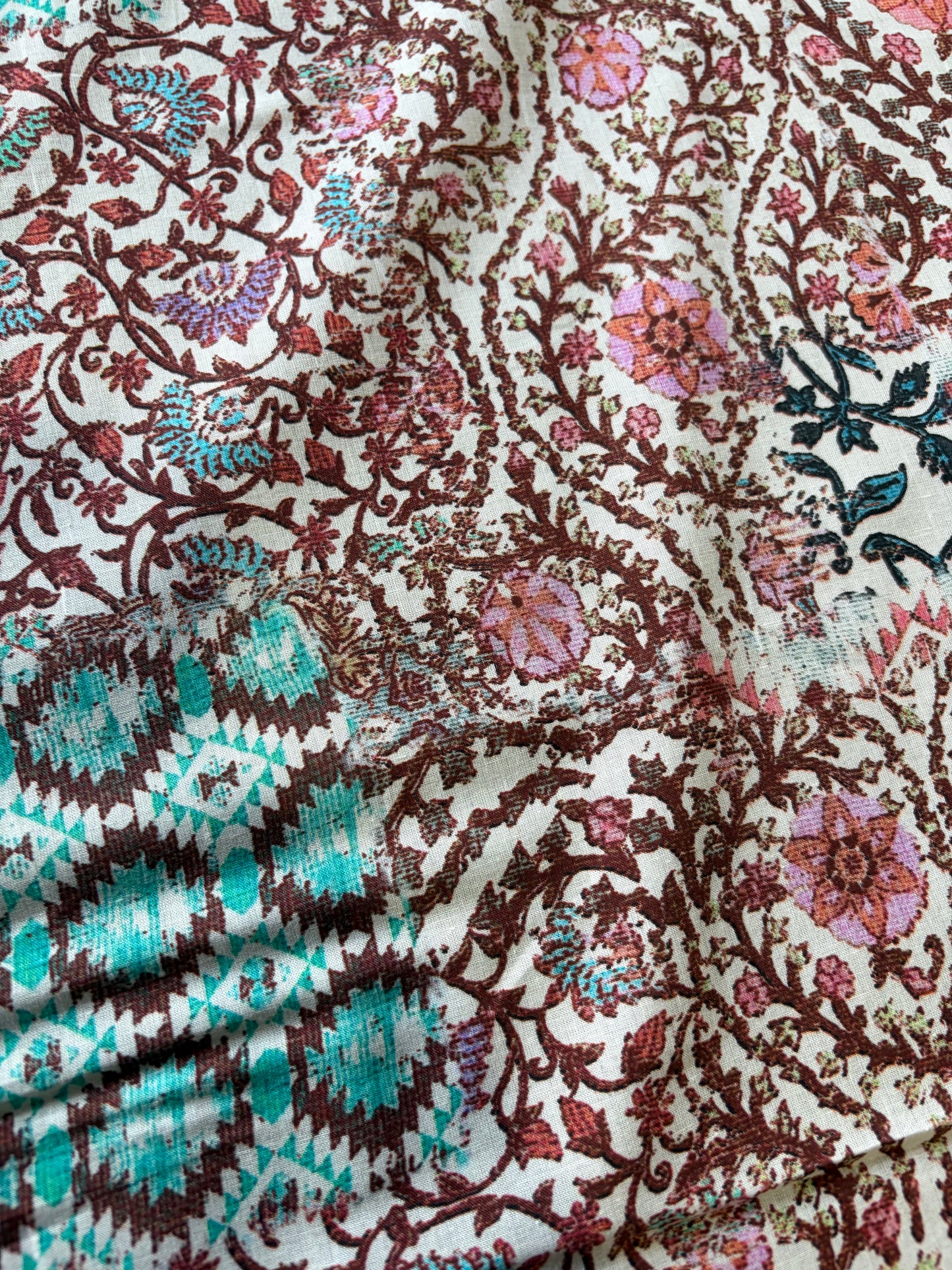 APU 010 patchwork/indian flowers cotton voile