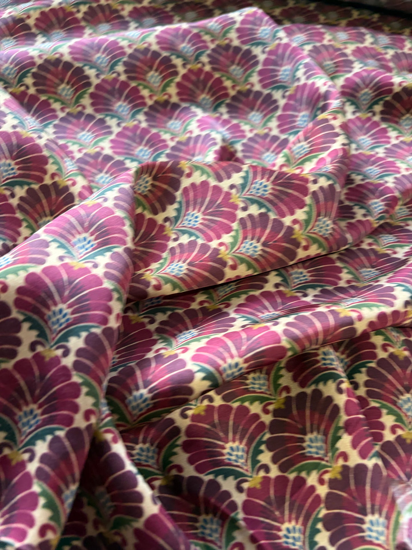 APU 010 burgundy/cognac floral satin viscose