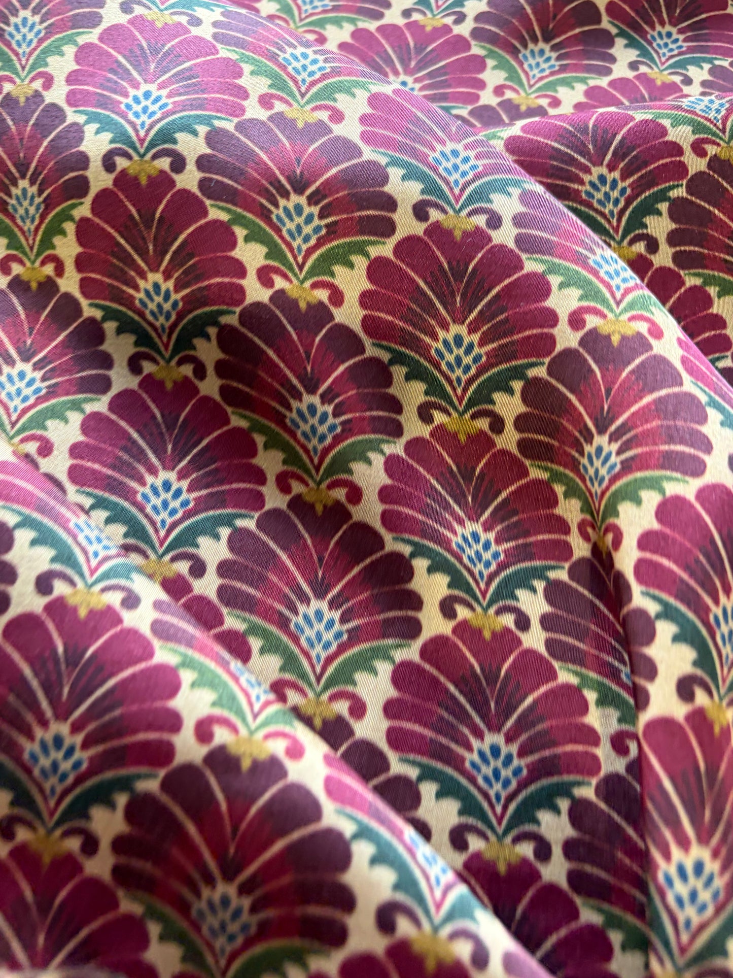 APU 010 burgundy/cognac floral satin viscose