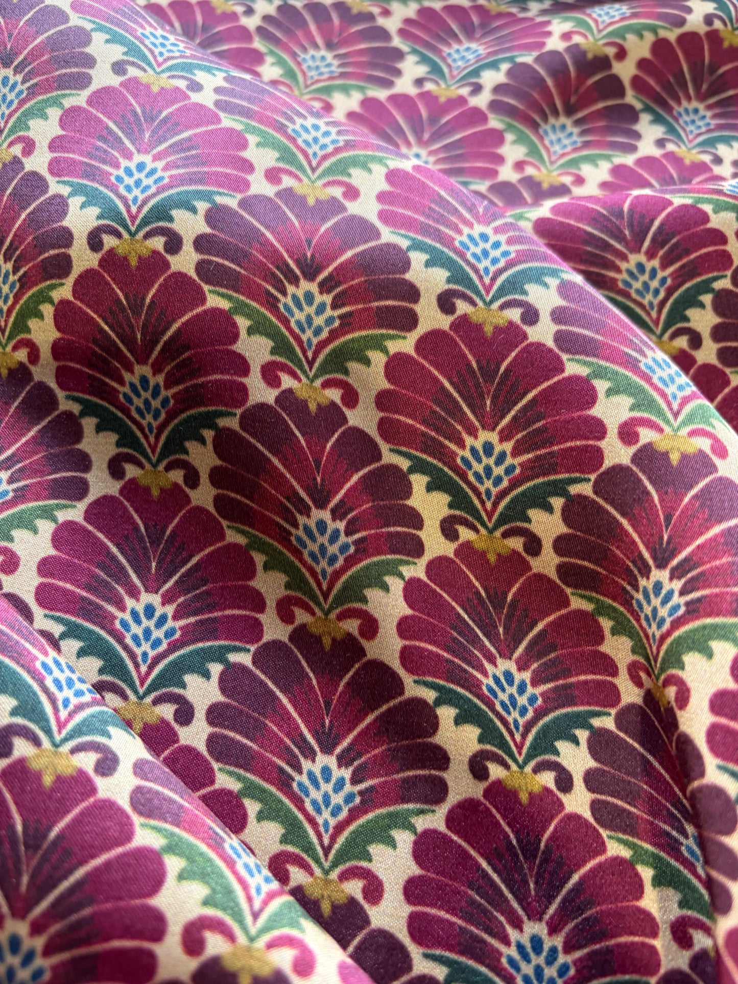 APU 010 burgundy/cognac floral satin viscose