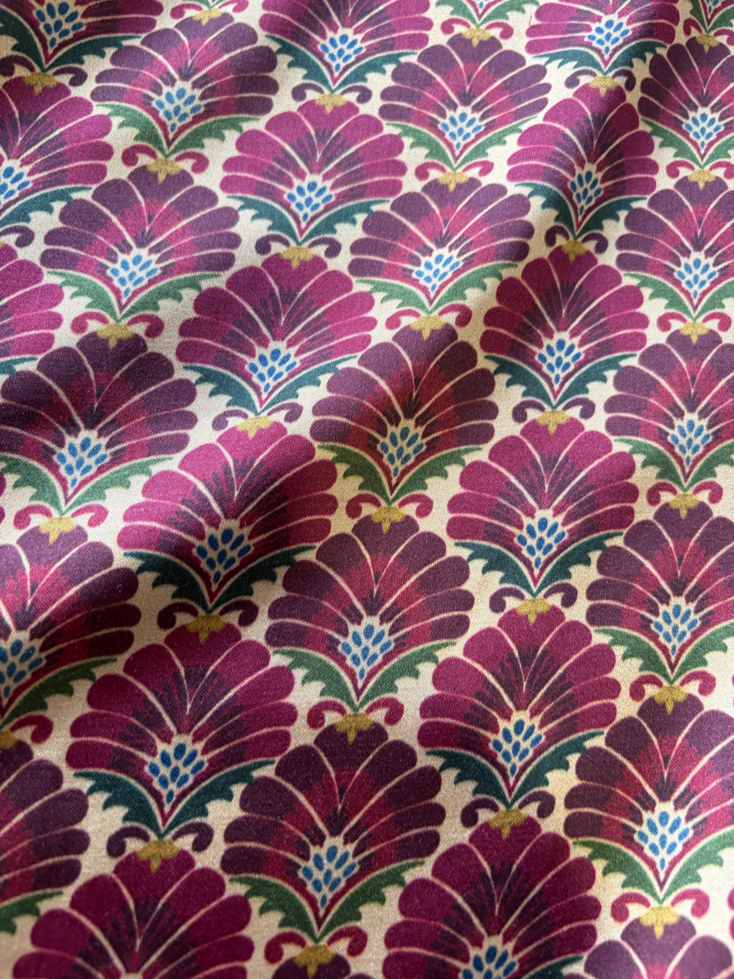 APU 010 burgundy/cognac floral satin viscose